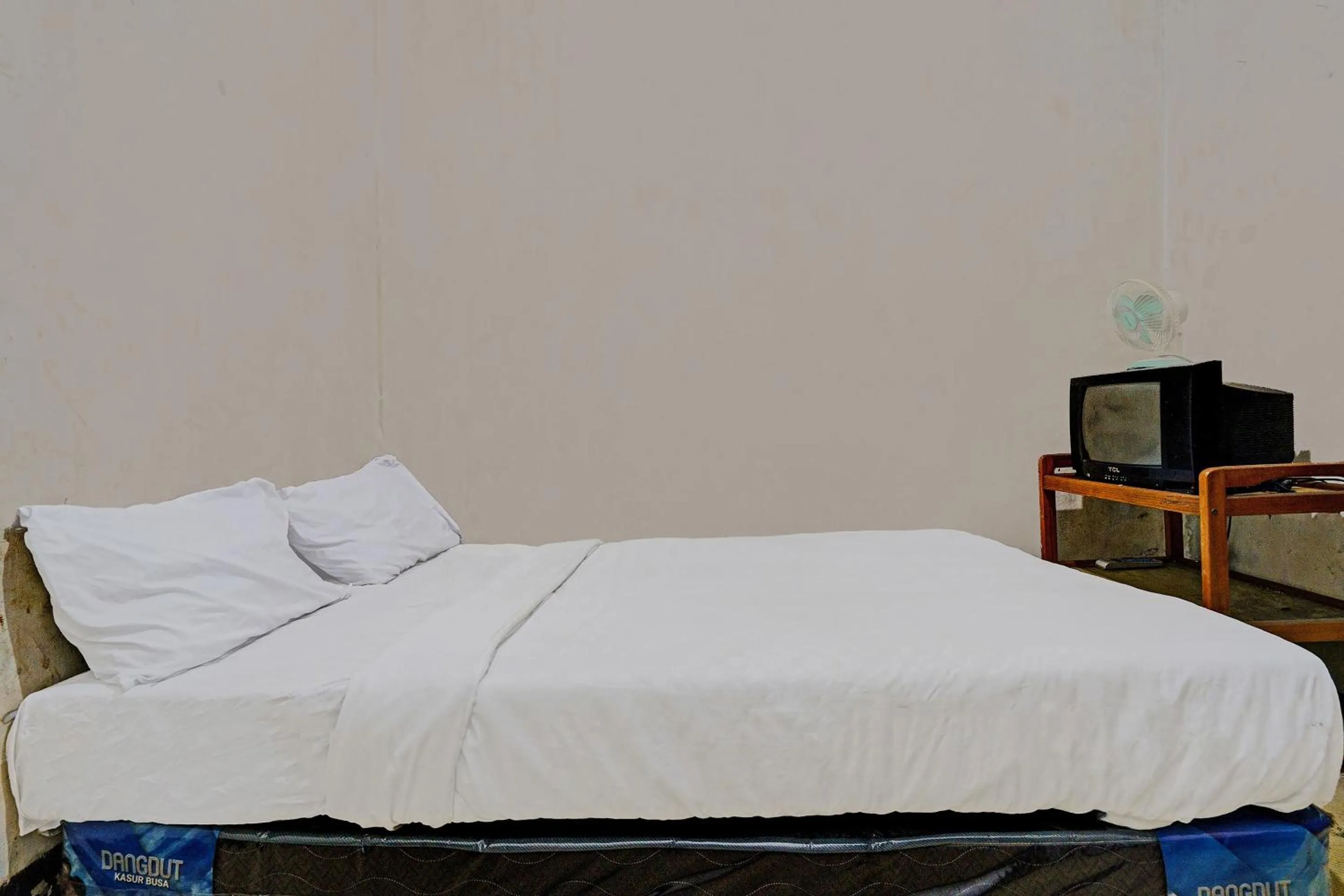 Bedroom, Bed in OYO Life 92709 Kost Teras Cikapundung Syariah