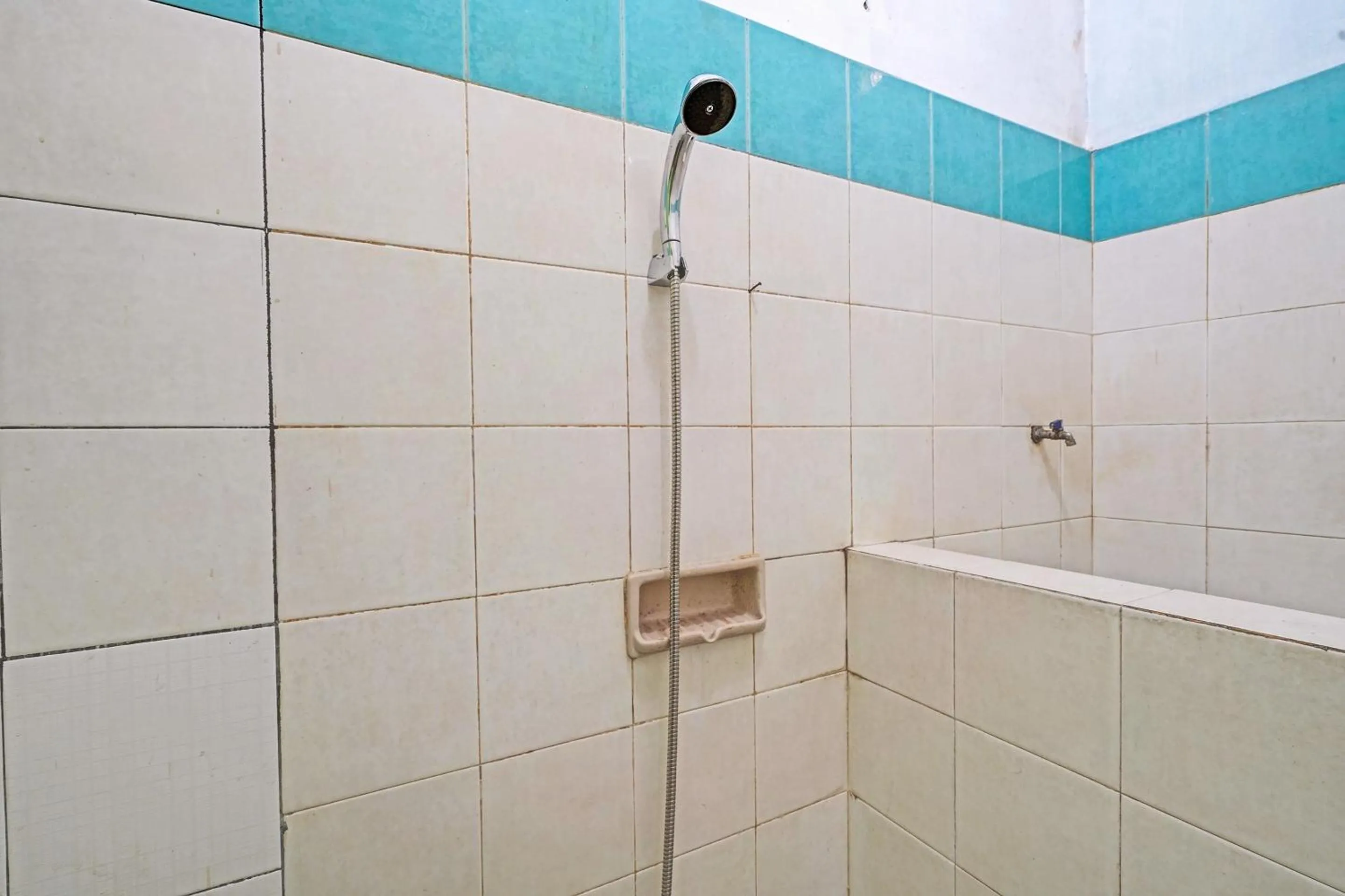 Bathroom in OYO Life 92709 Kost Teras Cikapundung Syariah