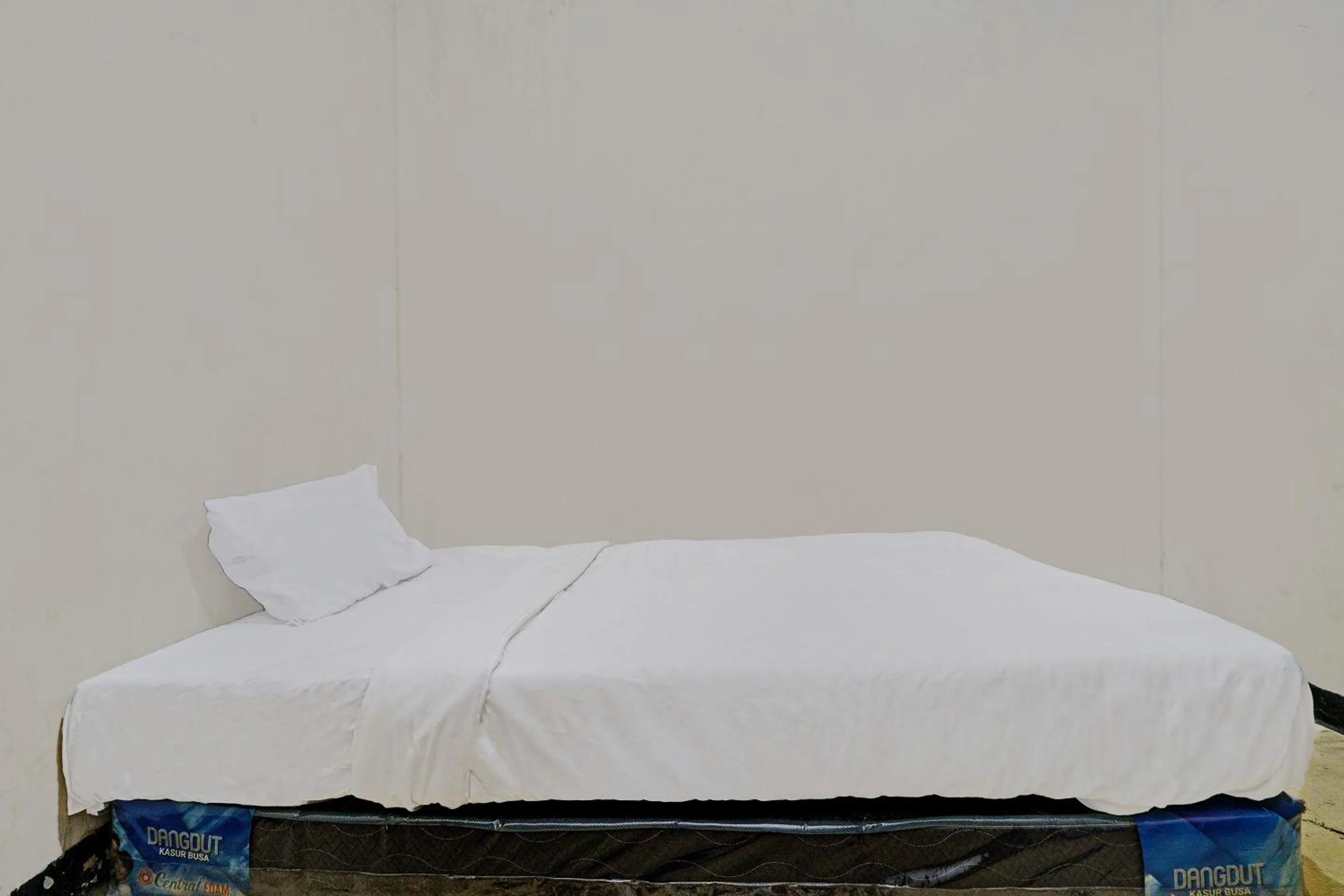 Bedroom, Bed in OYO Life 92709 Kost Teras Cikapundung Syariah