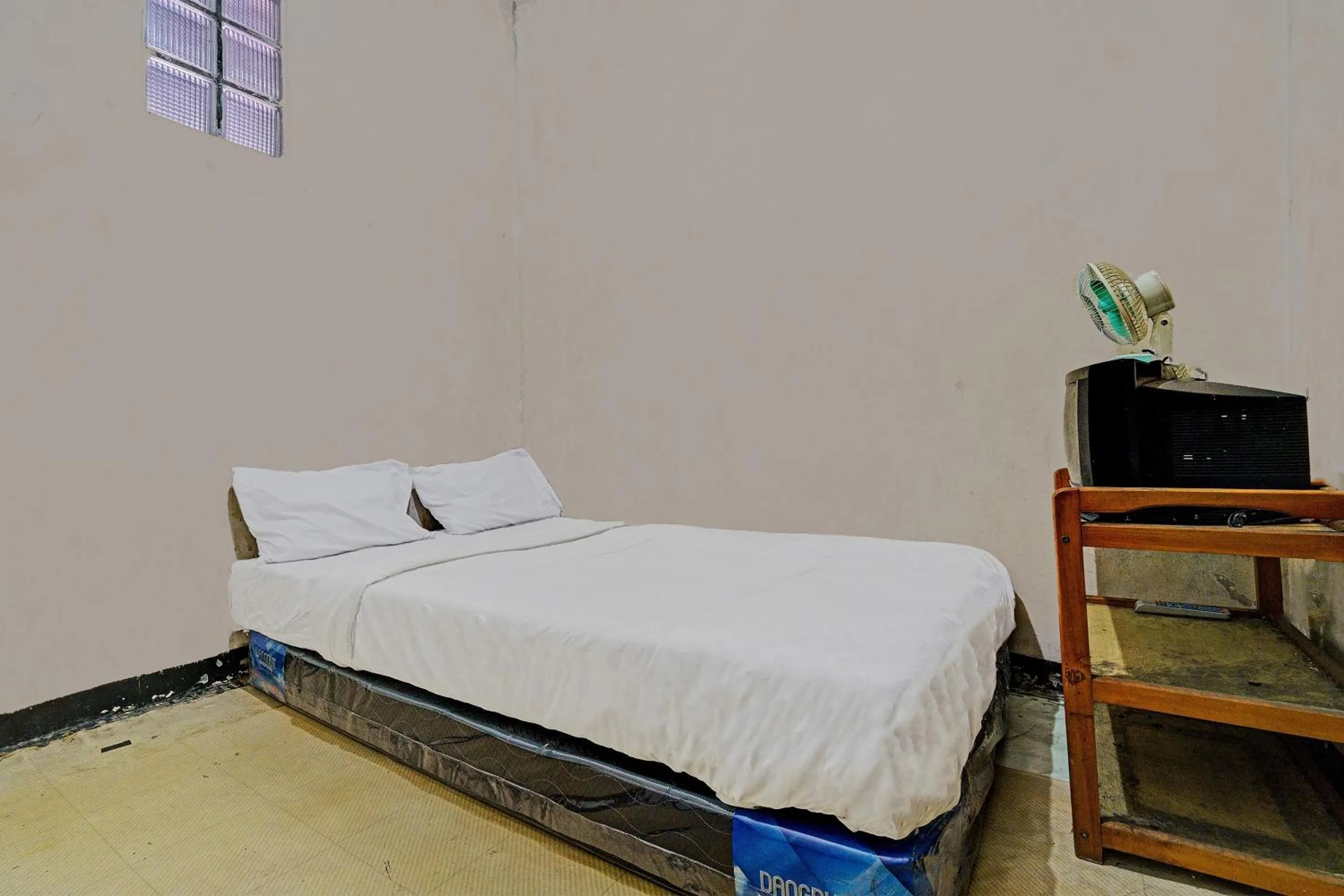 Bedroom, Bed in OYO Life 92709 Kost Teras Cikapundung Syariah