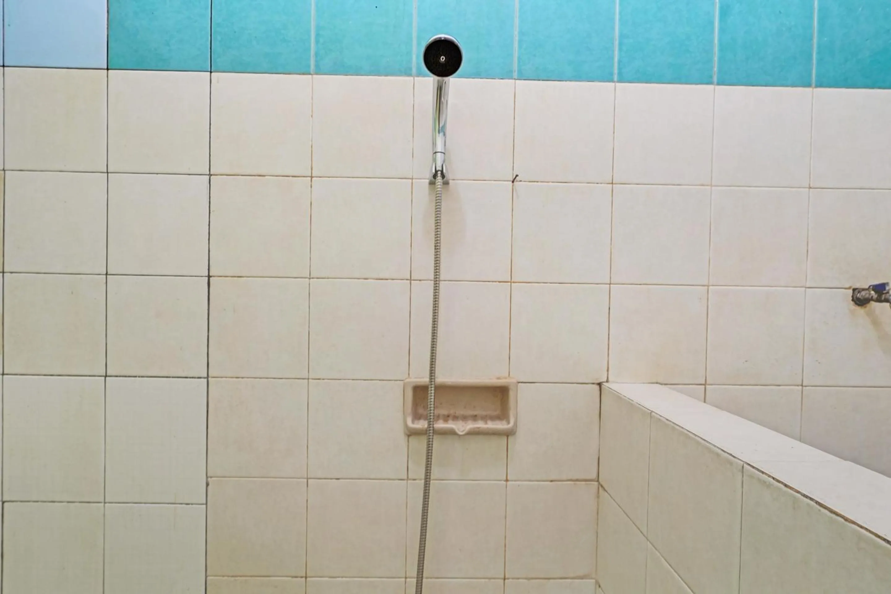 Bathroom in OYO Life 92709 Kost Teras Cikapundung Syariah