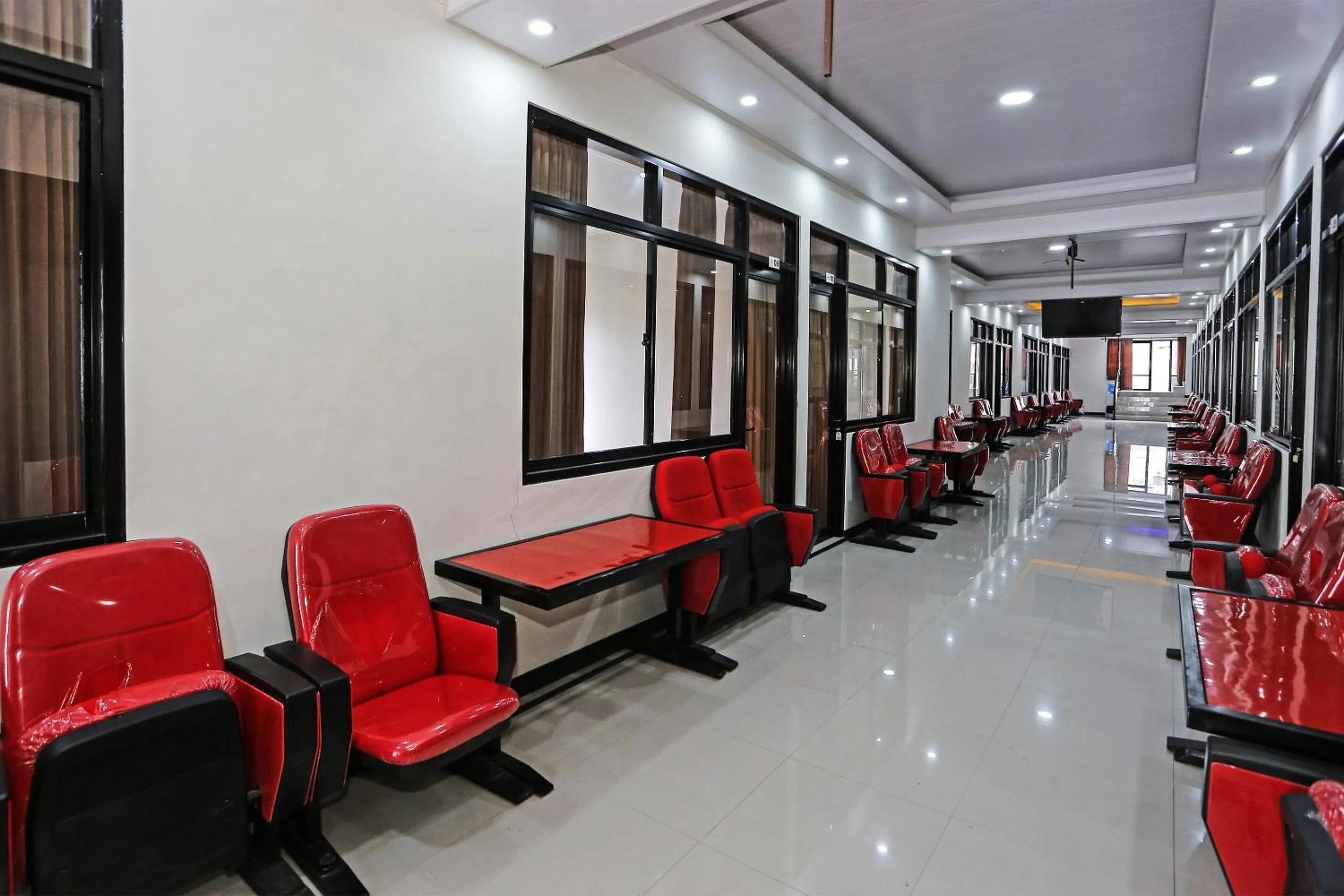 Lobby or reception in Hotel O Tjokro 3