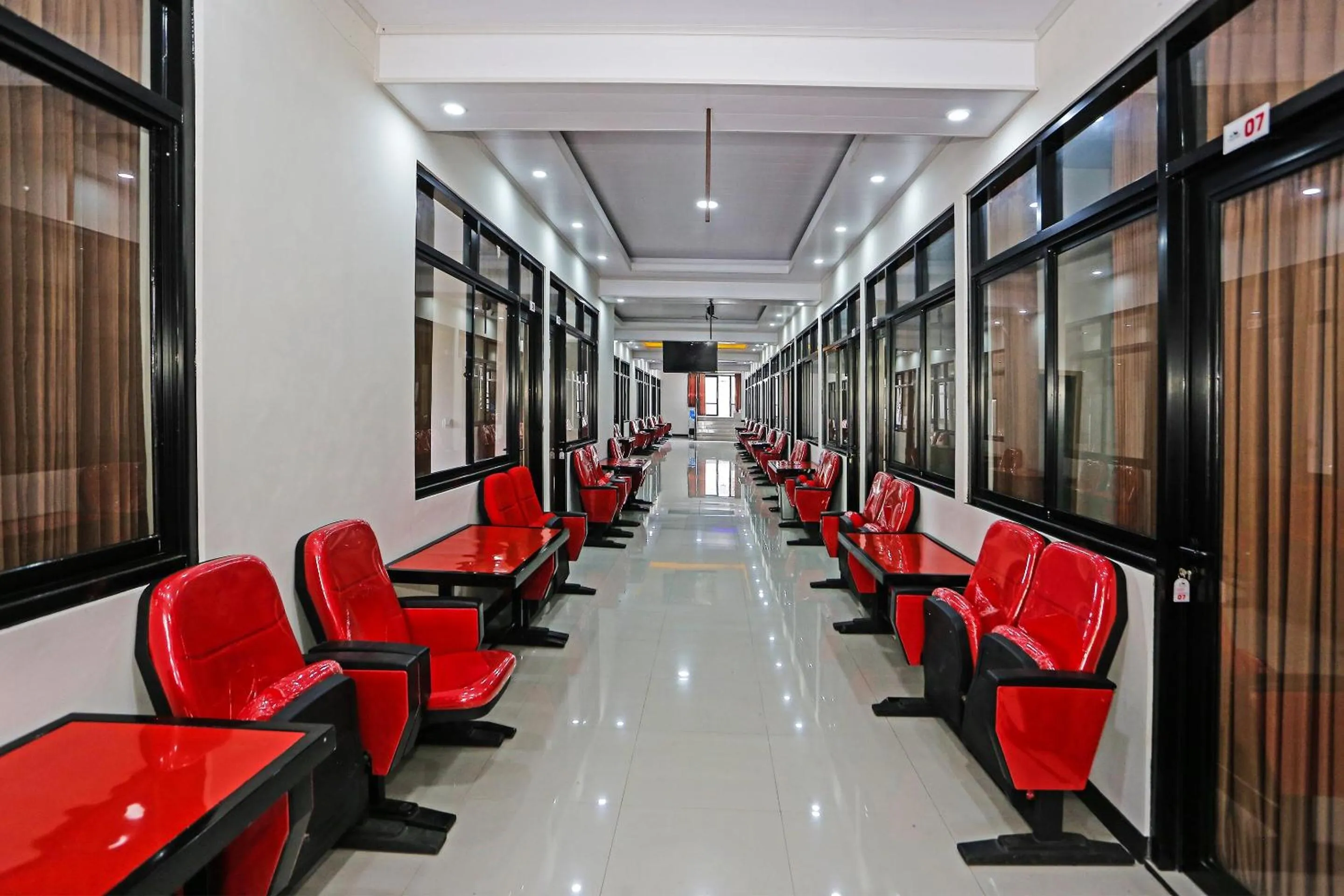 Lobby or reception in Hotel O Tjokro 3