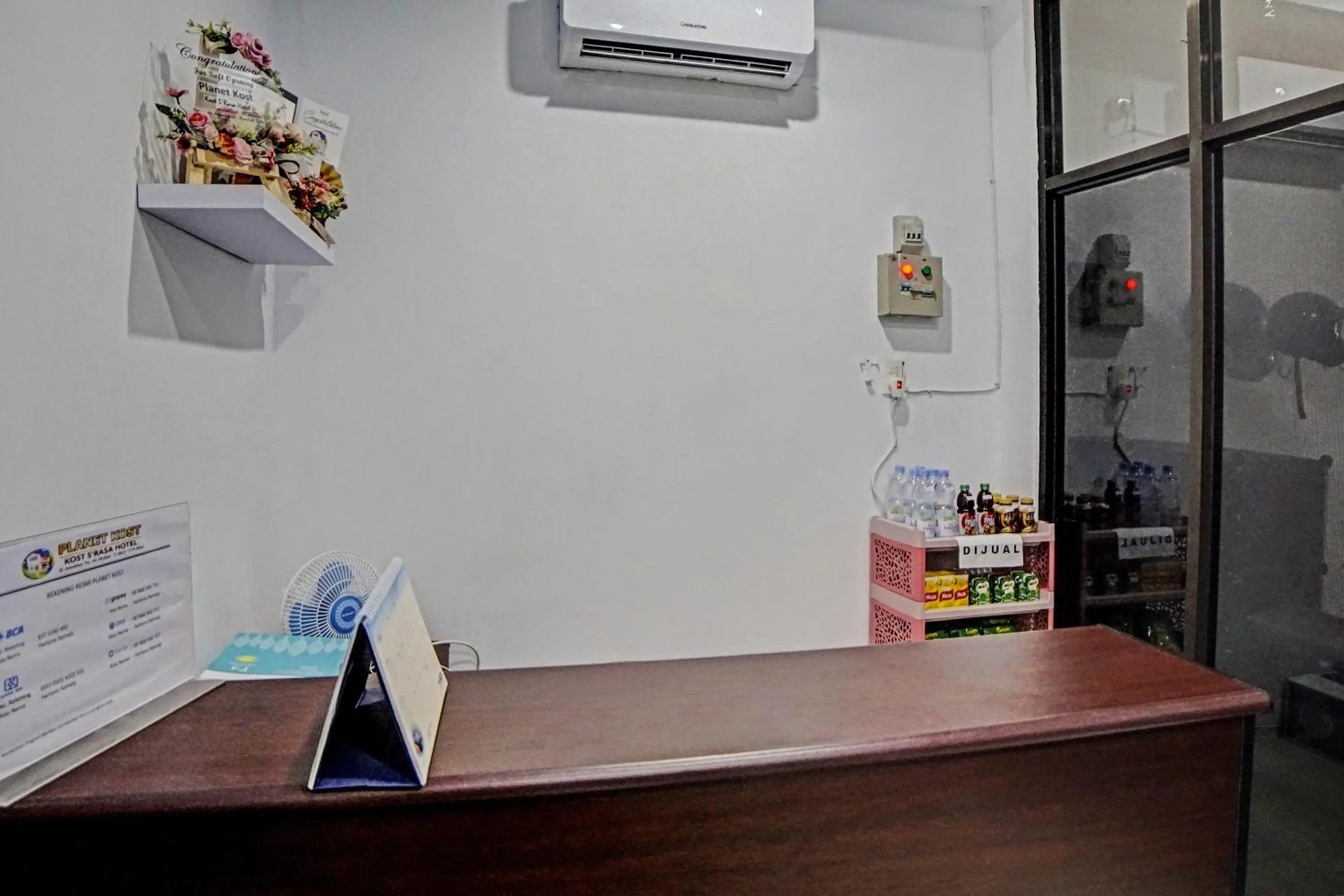 Lobby or reception in Hotel O Planet Guest House Syariah