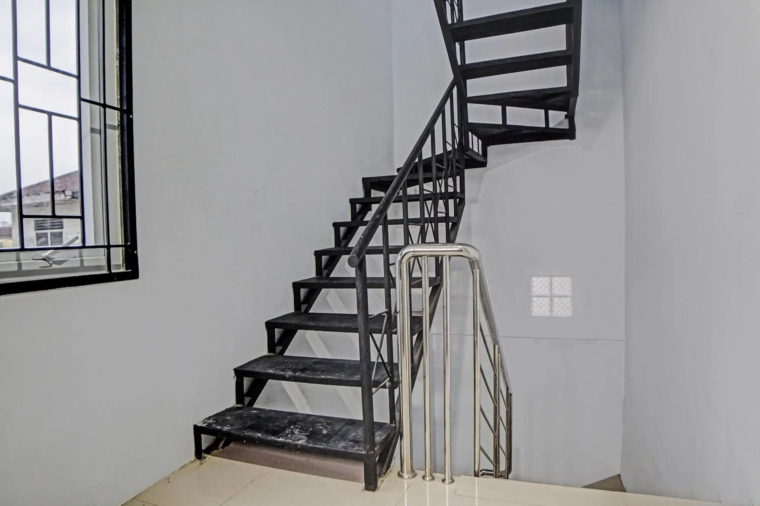 Lobby or reception in Hotel O Planet Guest House Syariah