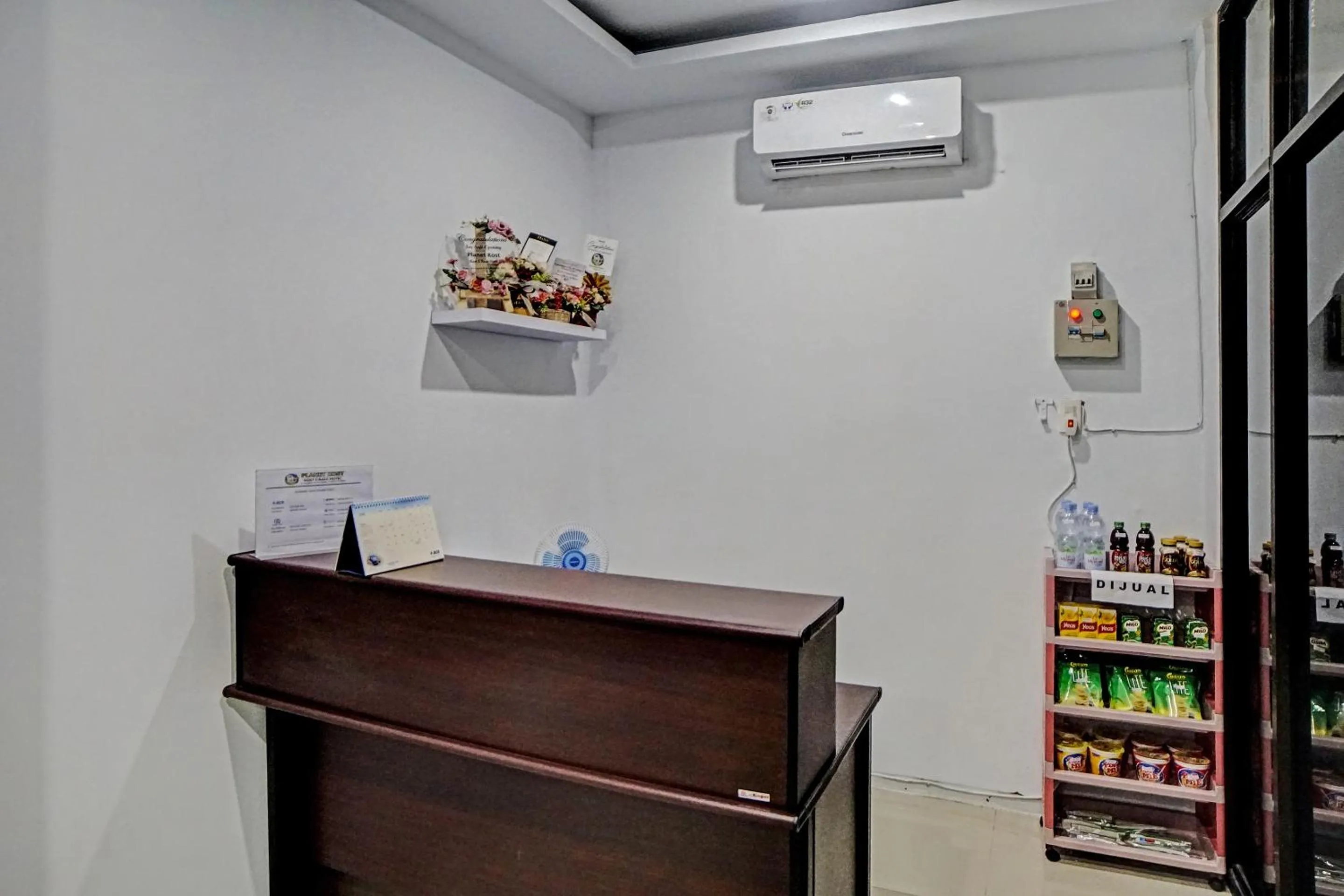 Lobby or reception in Hotel O Planet Guest House Syariah