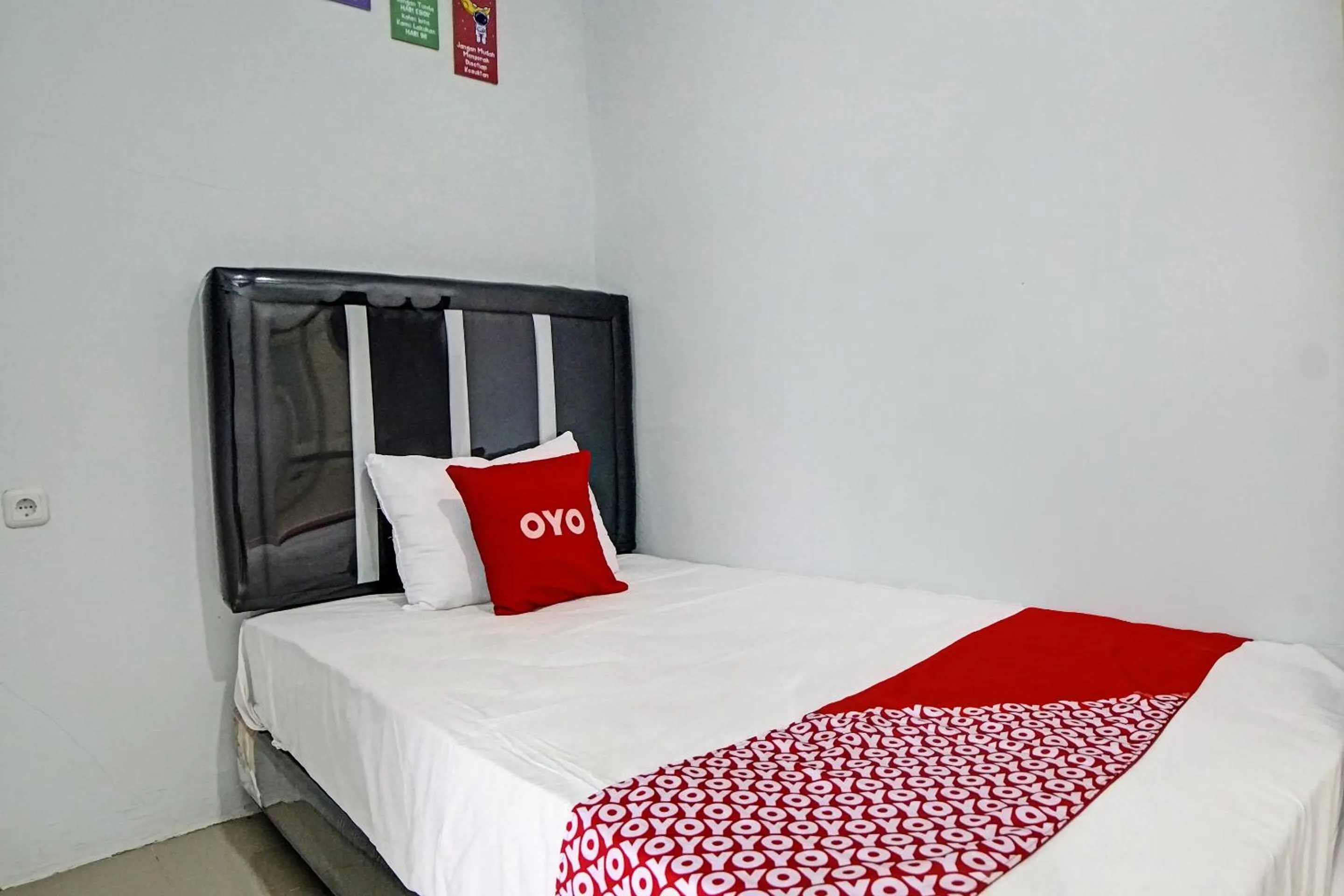 Bedroom in Hotel O Planet Guest House Syariah