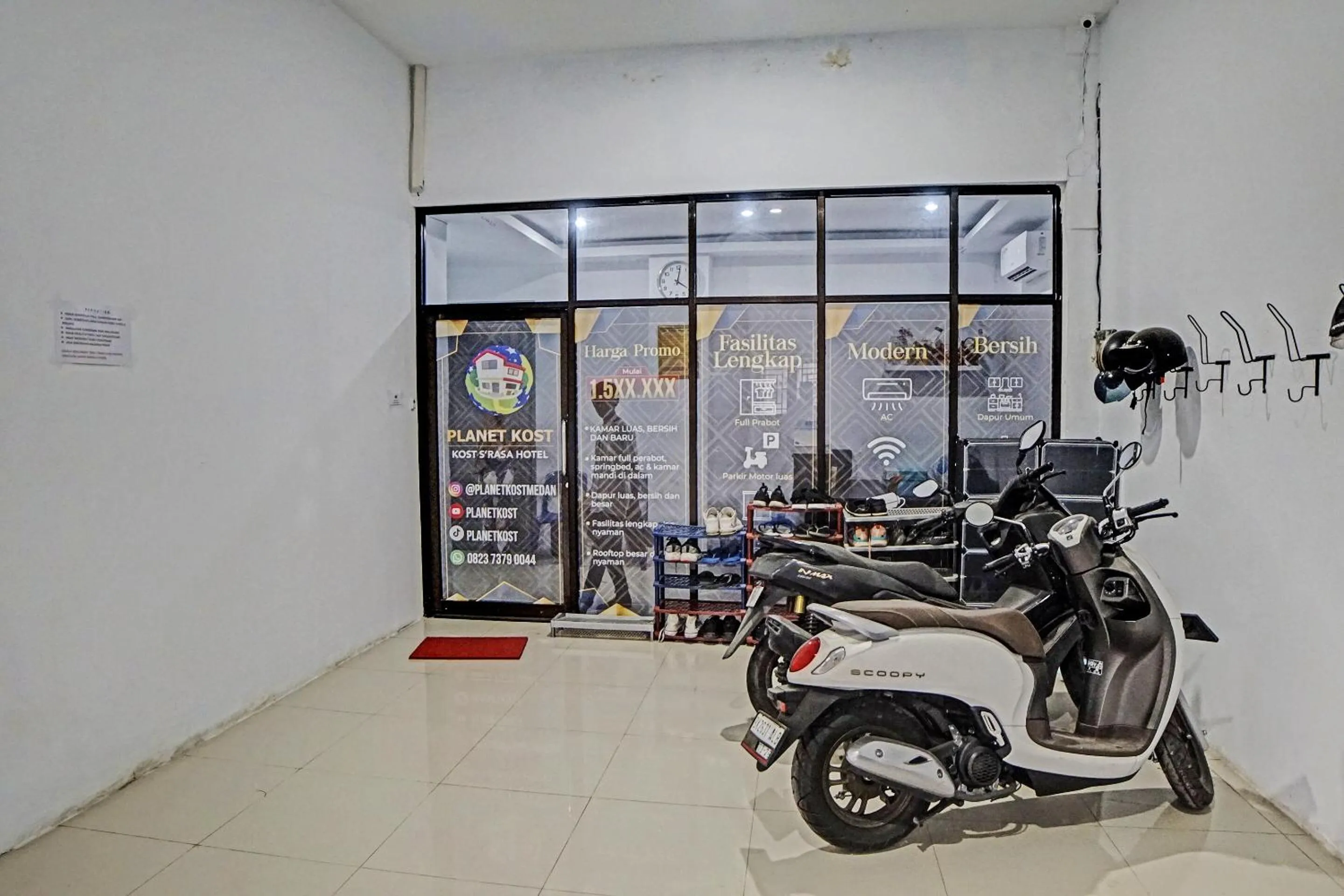 Lobby or reception in Hotel O Planet Guest House Syariah