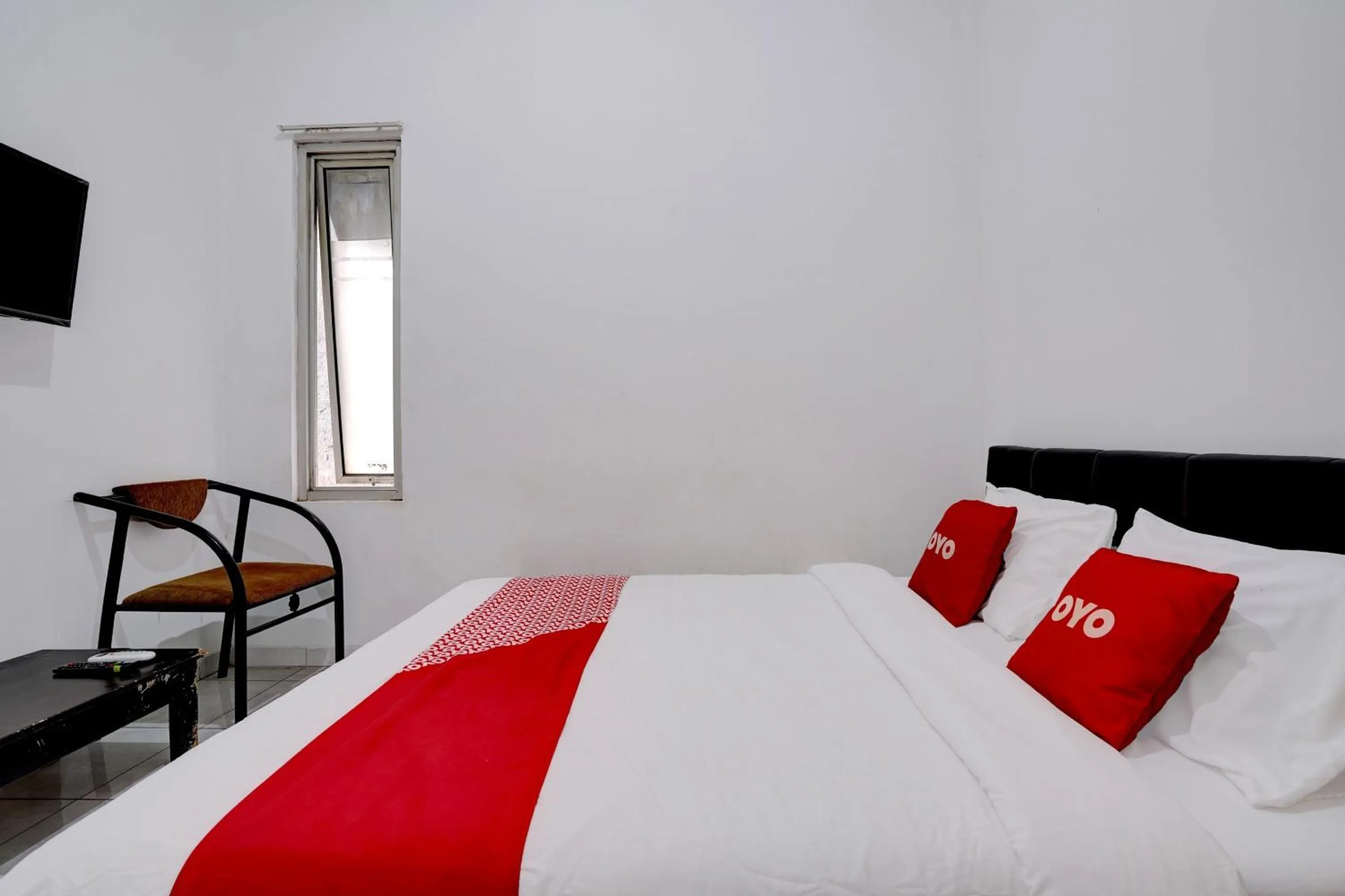 Bedroom in OYO 92725 Regol Srimahi Residence