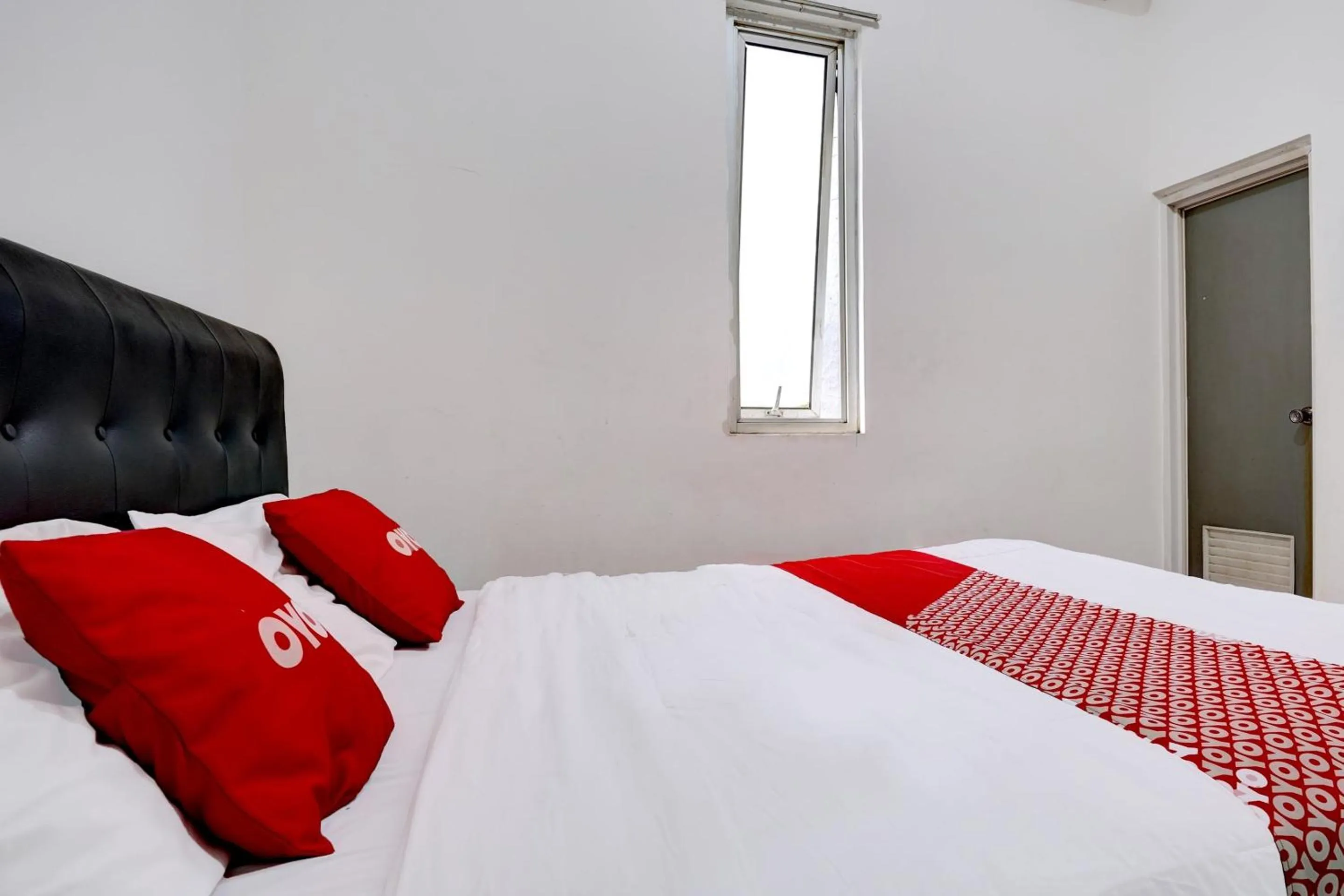 Bedroom in OYO 92725 Regol Srimahi Residence