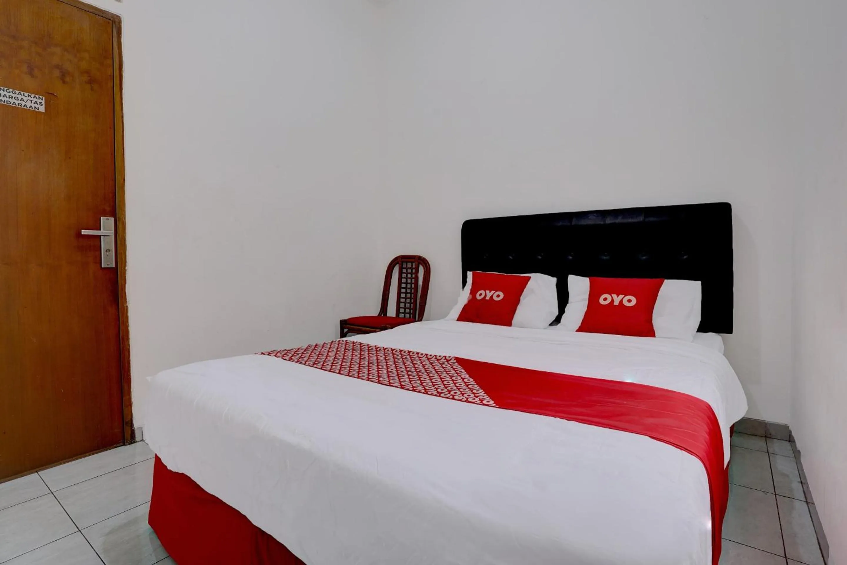 Bedroom in OYO 92725 Regol Srimahi Residence