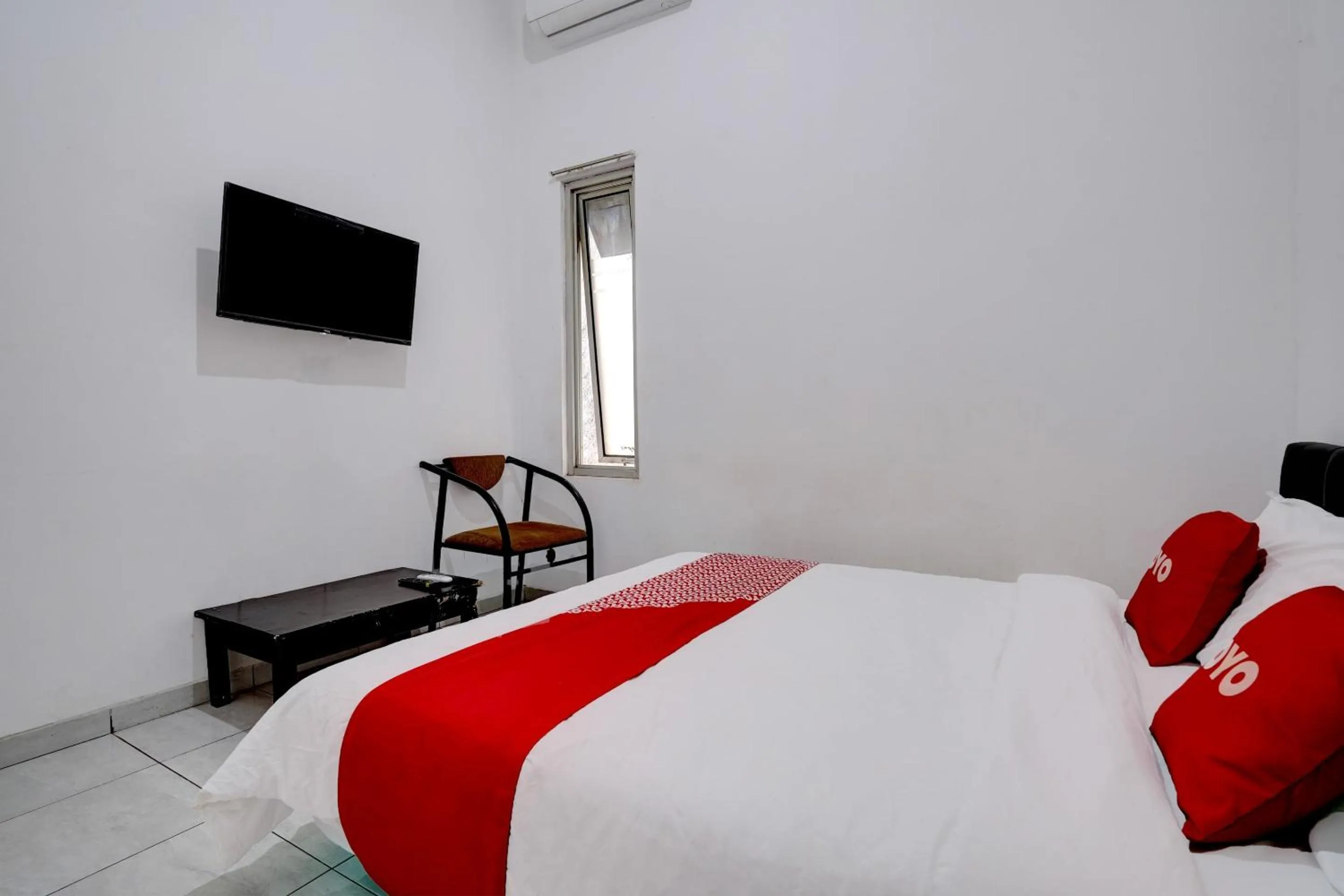 Bedroom in OYO 92725 Regol Srimahi Residence