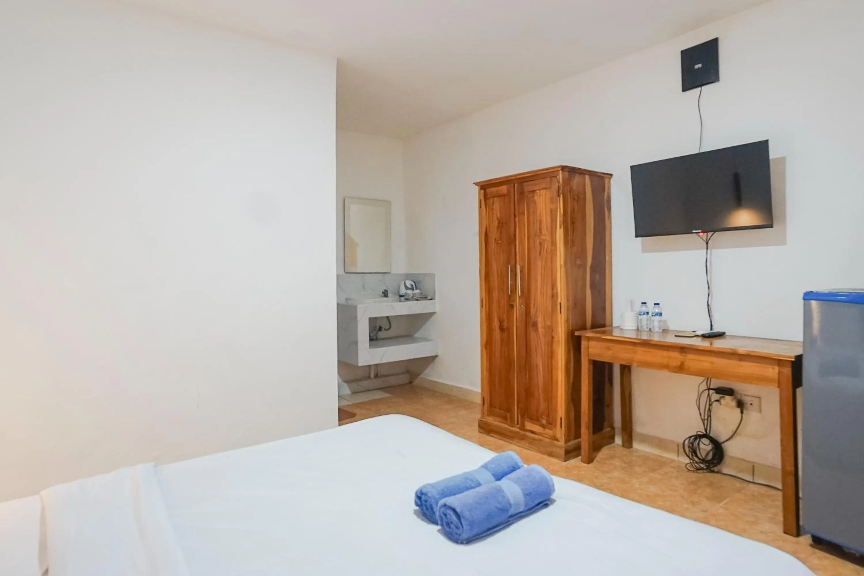 Bathroom, Bed in Kos 168 Jimbaran