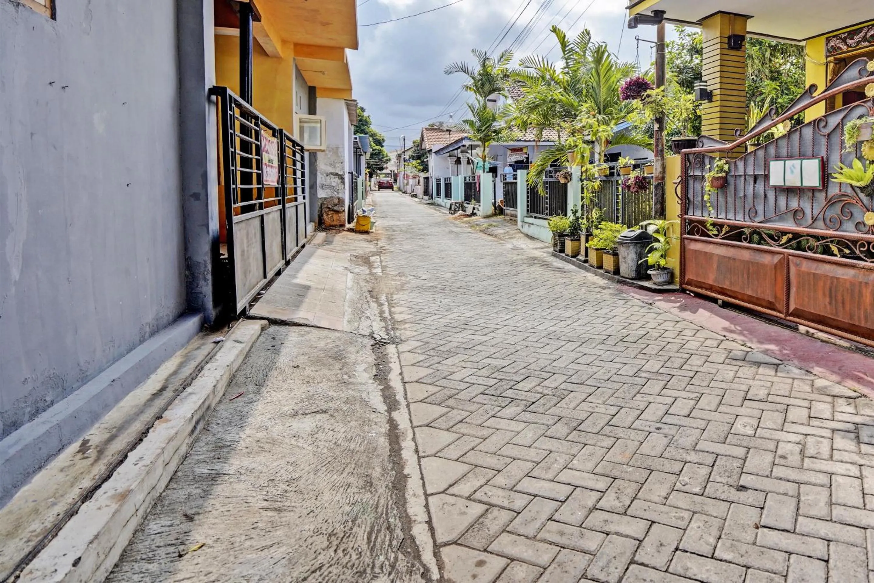 Facade/entrance in Hotel O Lili Kost SyariahNearKetapang Royal City