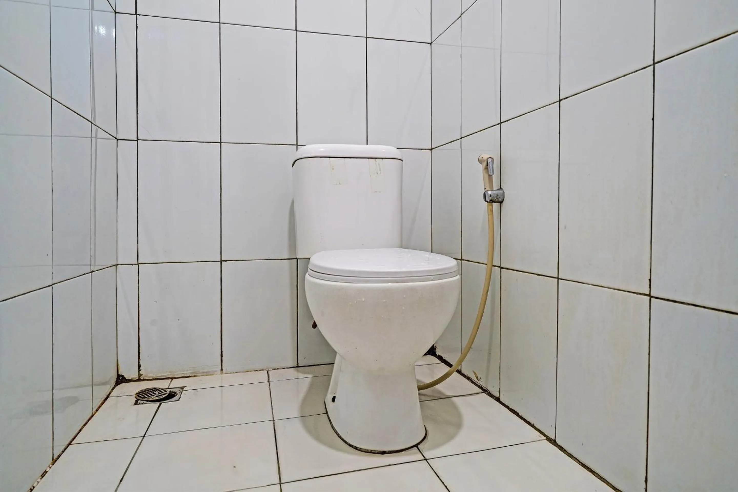 Bathroom in Hotel O Geulis Guest House Syariah