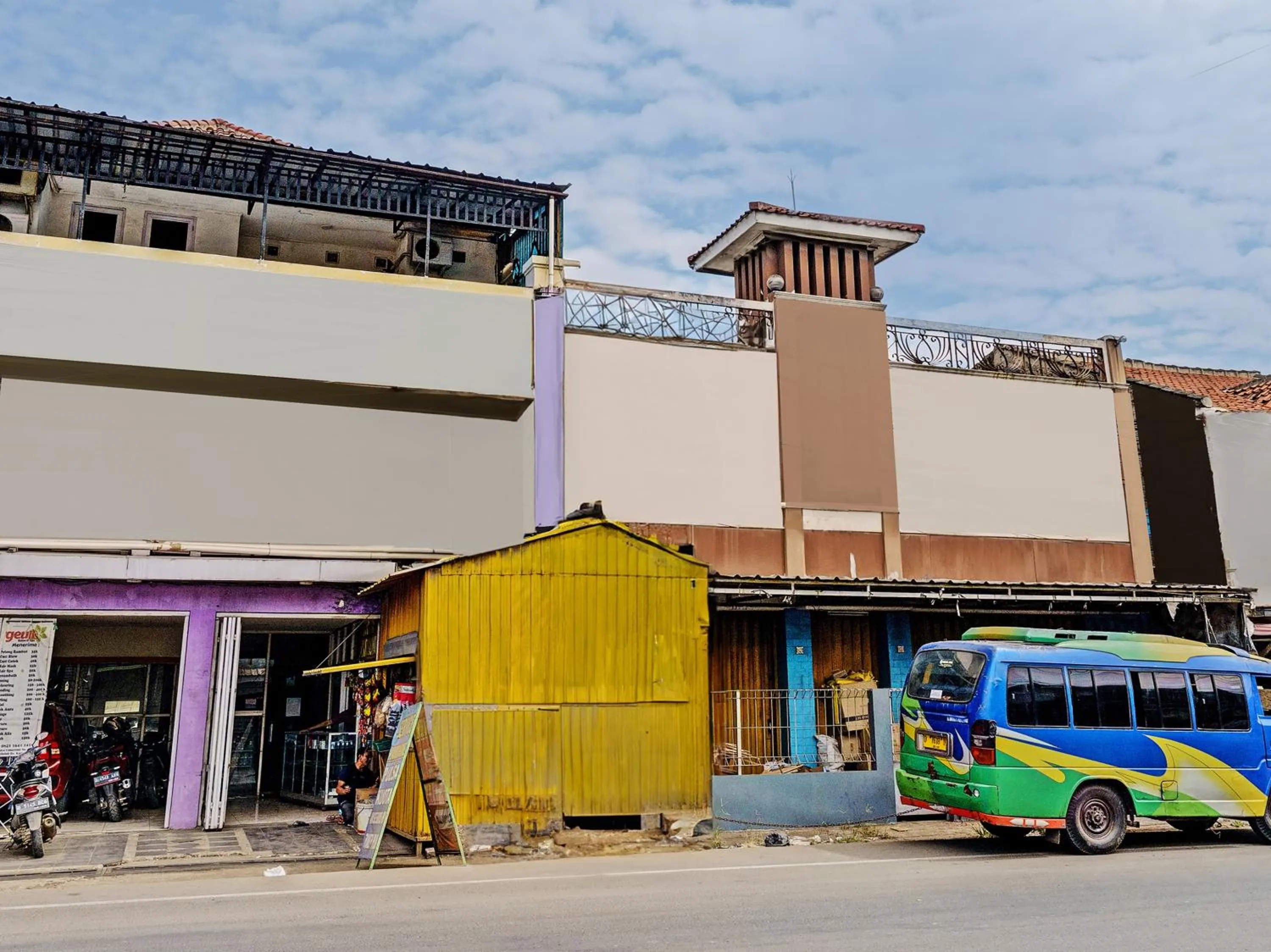 Facade/entrance in Hotel O Geulis Guest House Syariah