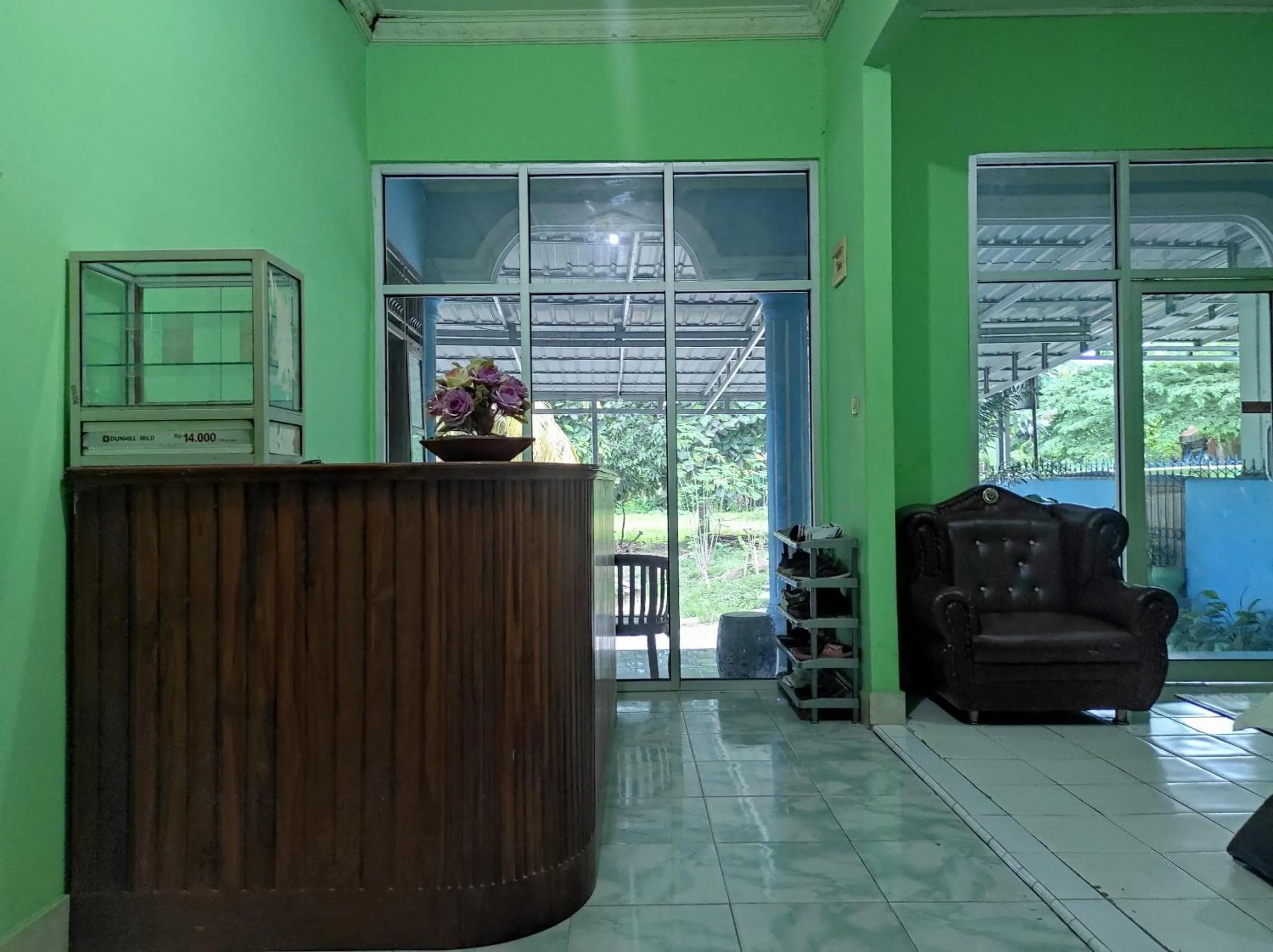 Lobby or reception in Hotel O Penginapan Syariah Al Syifa