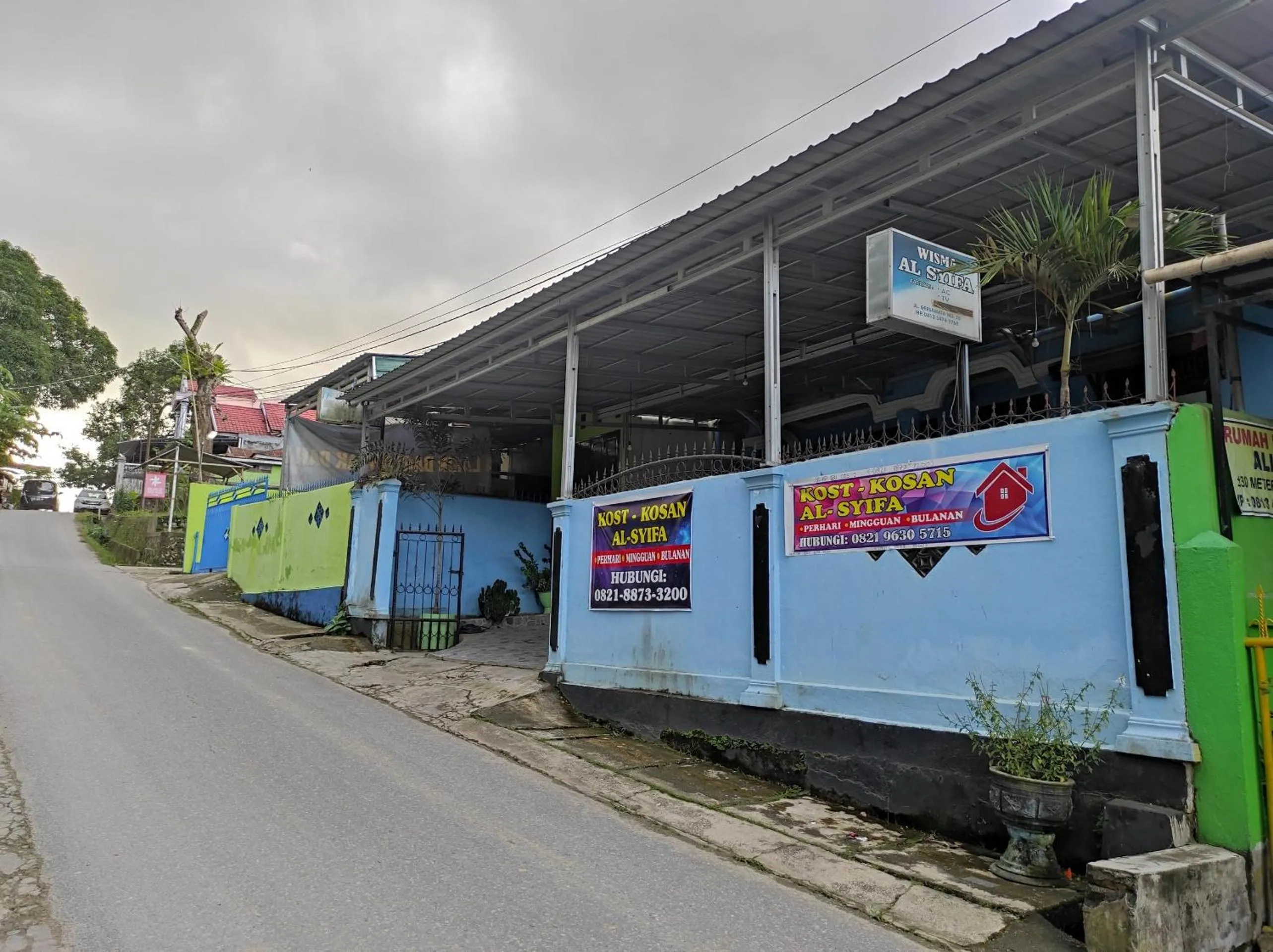 Facade/entrance in Hotel O Penginapan Syariah Al Syifa