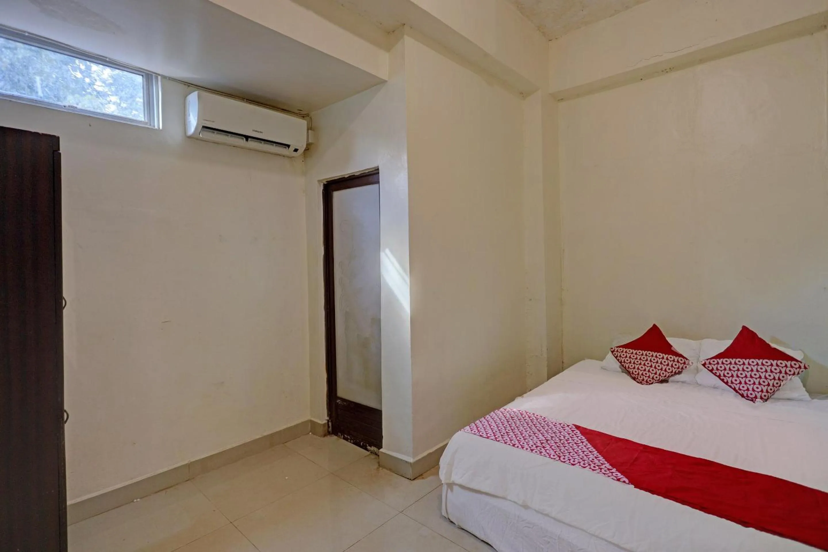Bedroom, Bed in Hotel O Octav Homestay