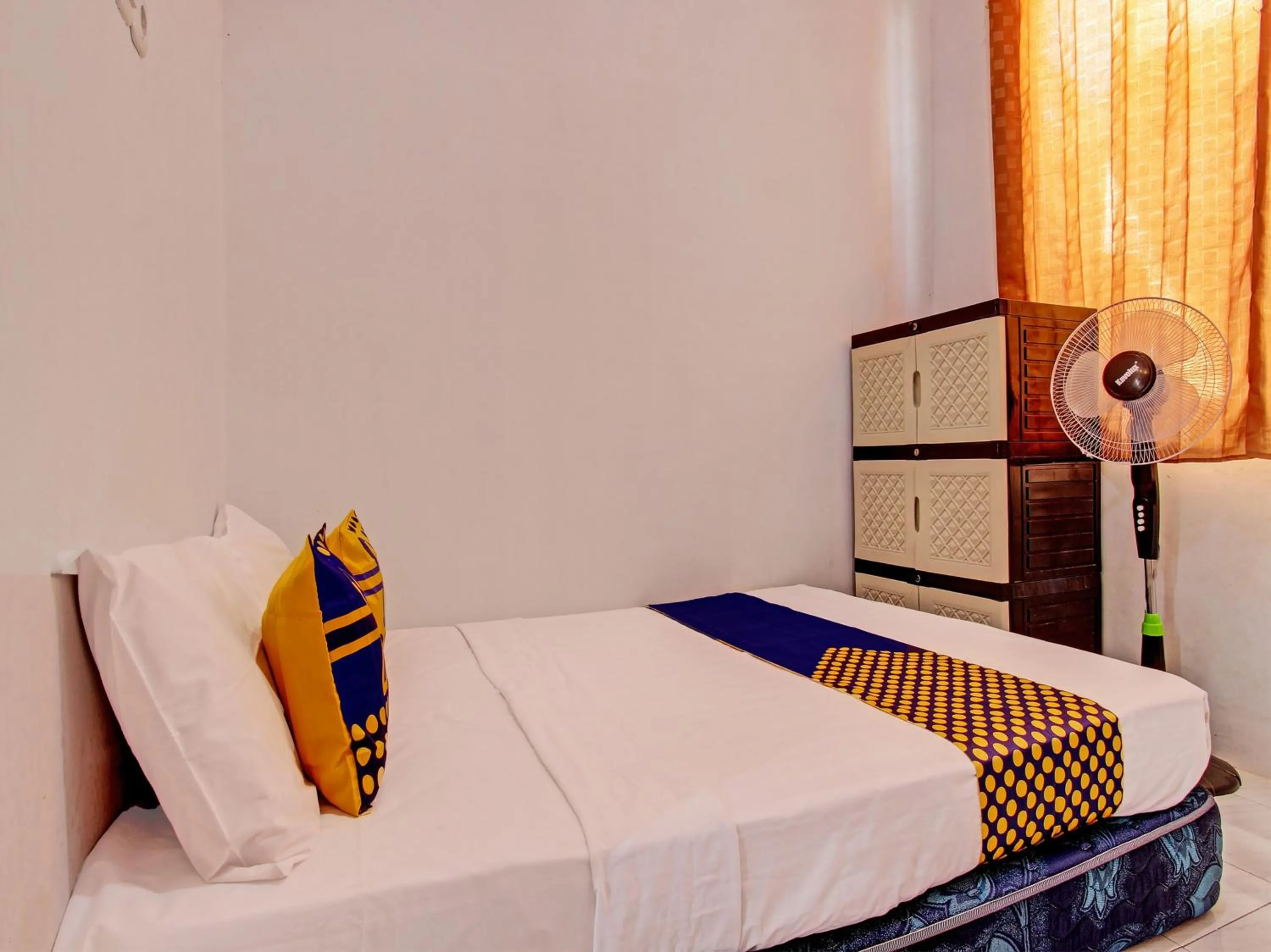 Bedroom, Bed in Hotel O Wisma Bani Pandi Syariah