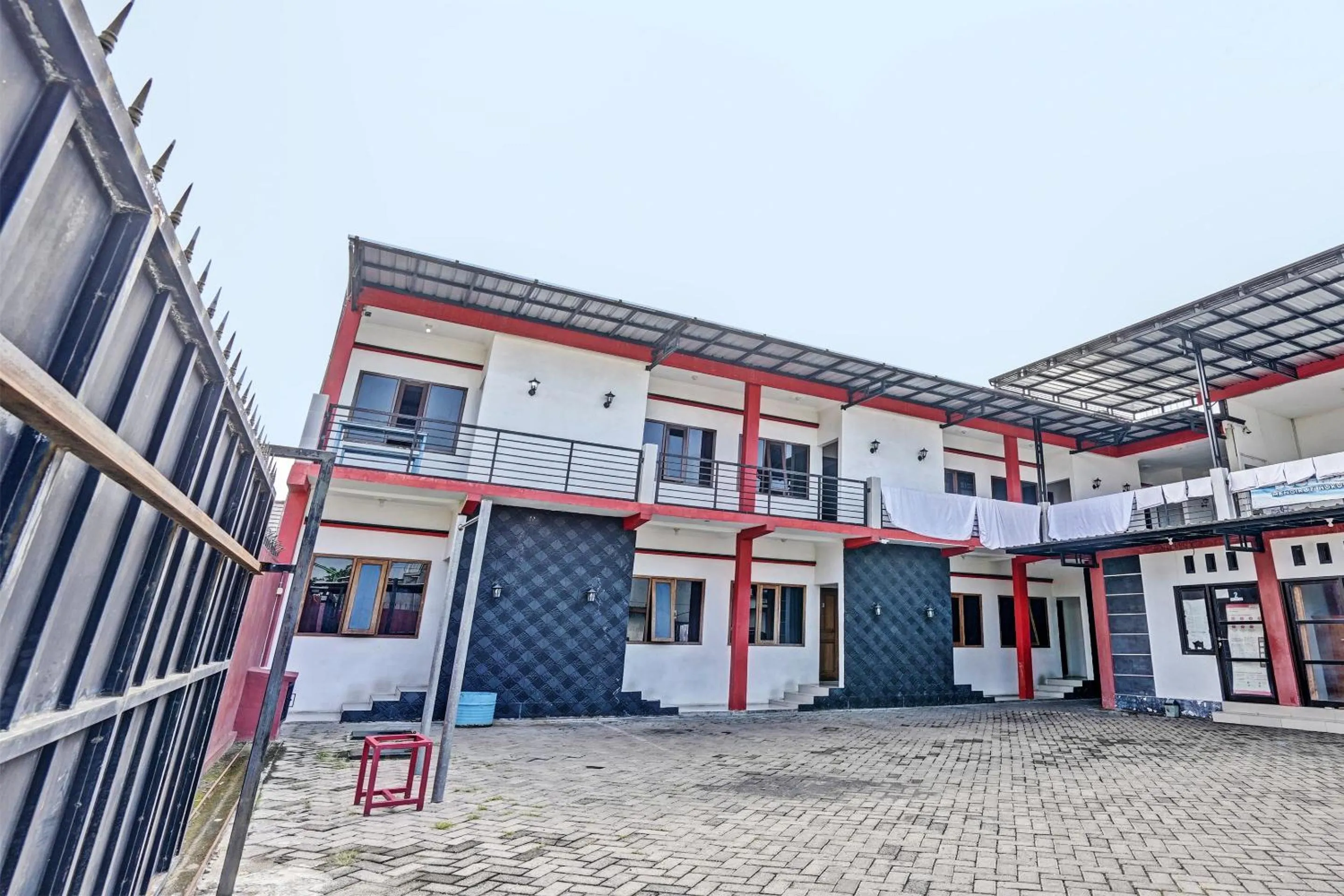 Facade/entrance in OYO 92736 Bougenville Rover