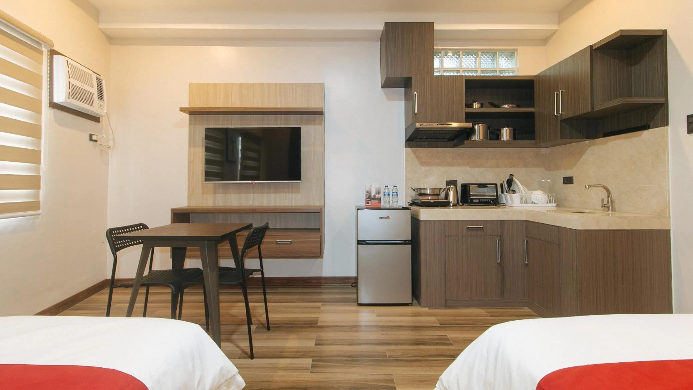 Kitchen or kitchenette, Bed in RedDoorz Plus @ Bez Tower and Residences San Juan