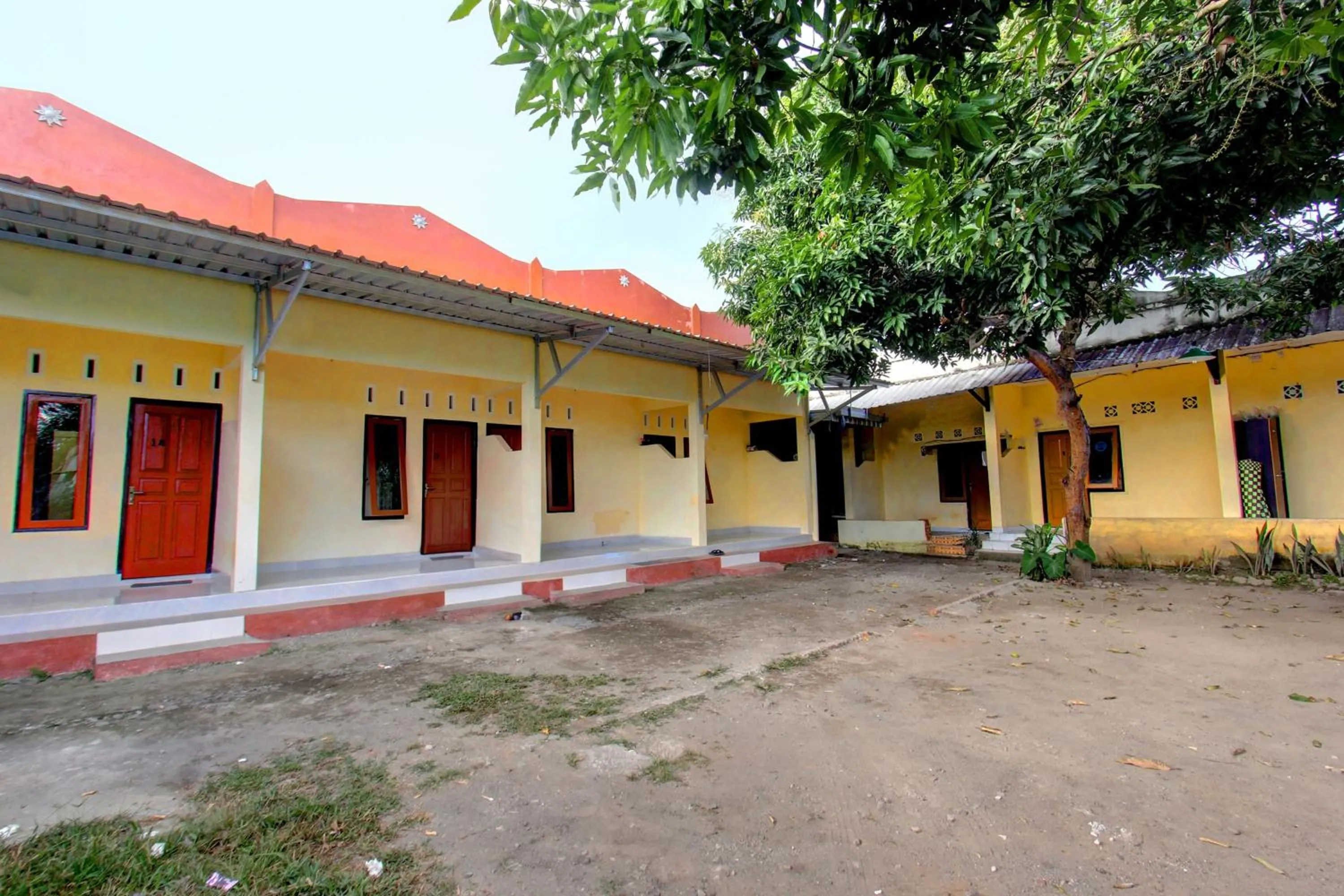 Facade/entrance in Hotel O Kos Moncok
