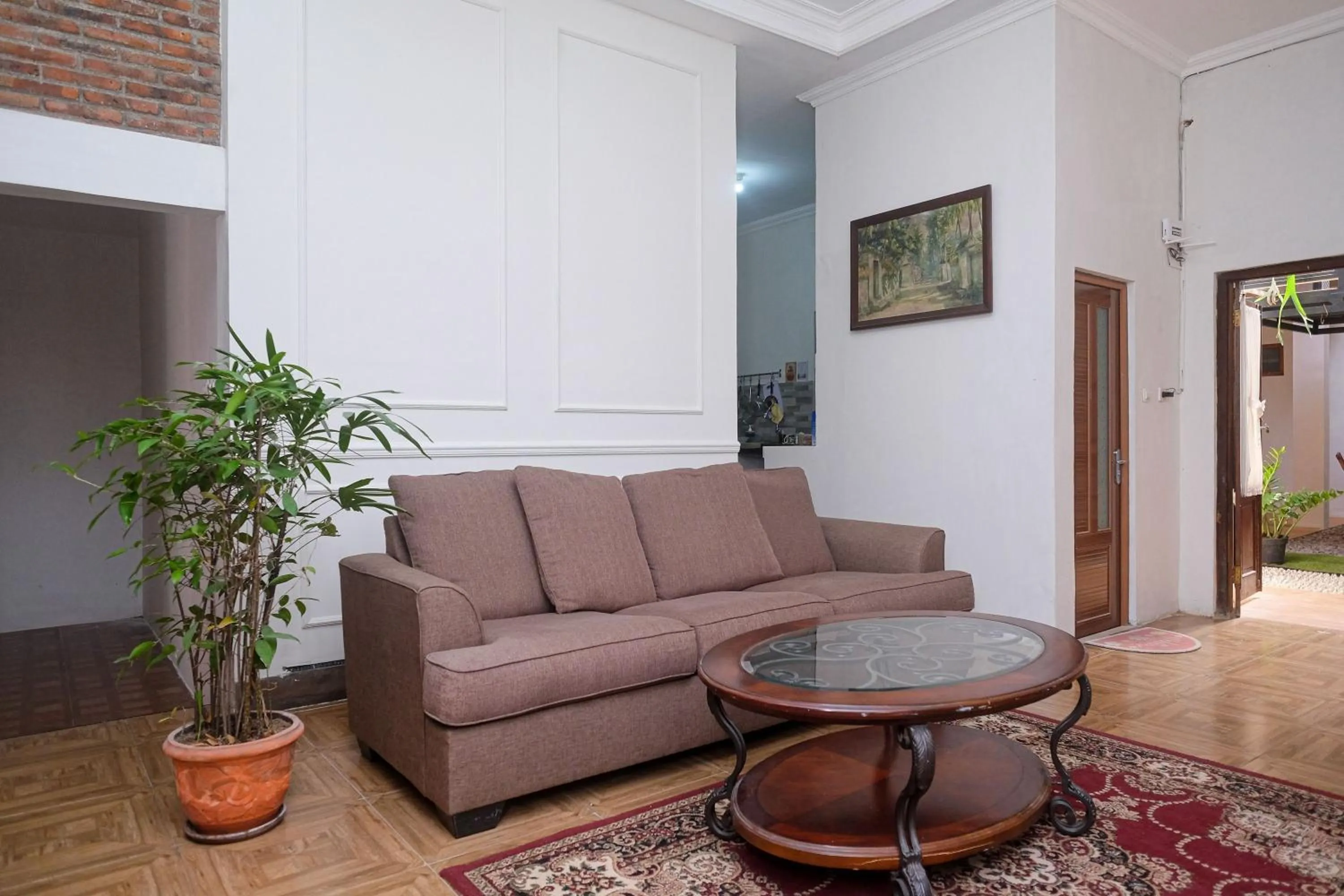 Seating area in RedDoorz Syariah near Stasiun Klaten