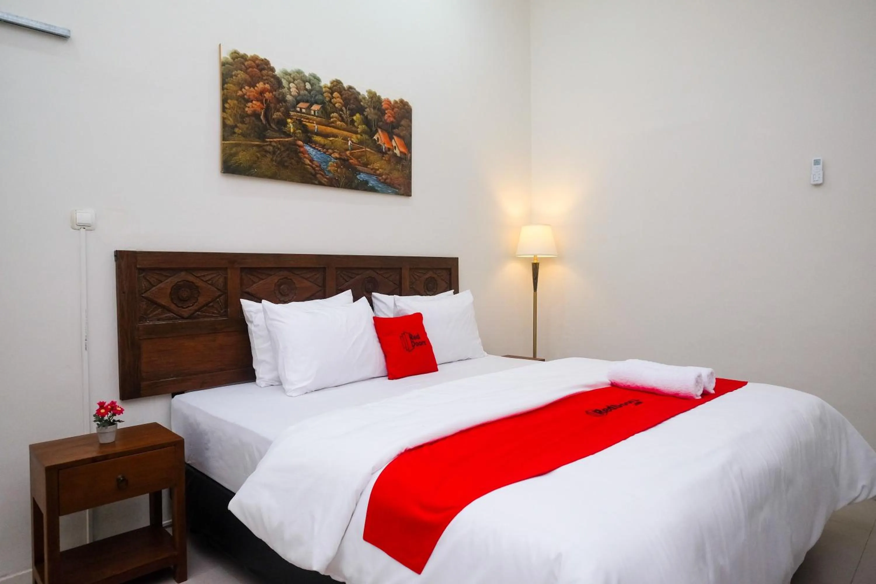 Bed in RedDoorz Syariah near Stasiun Klaten