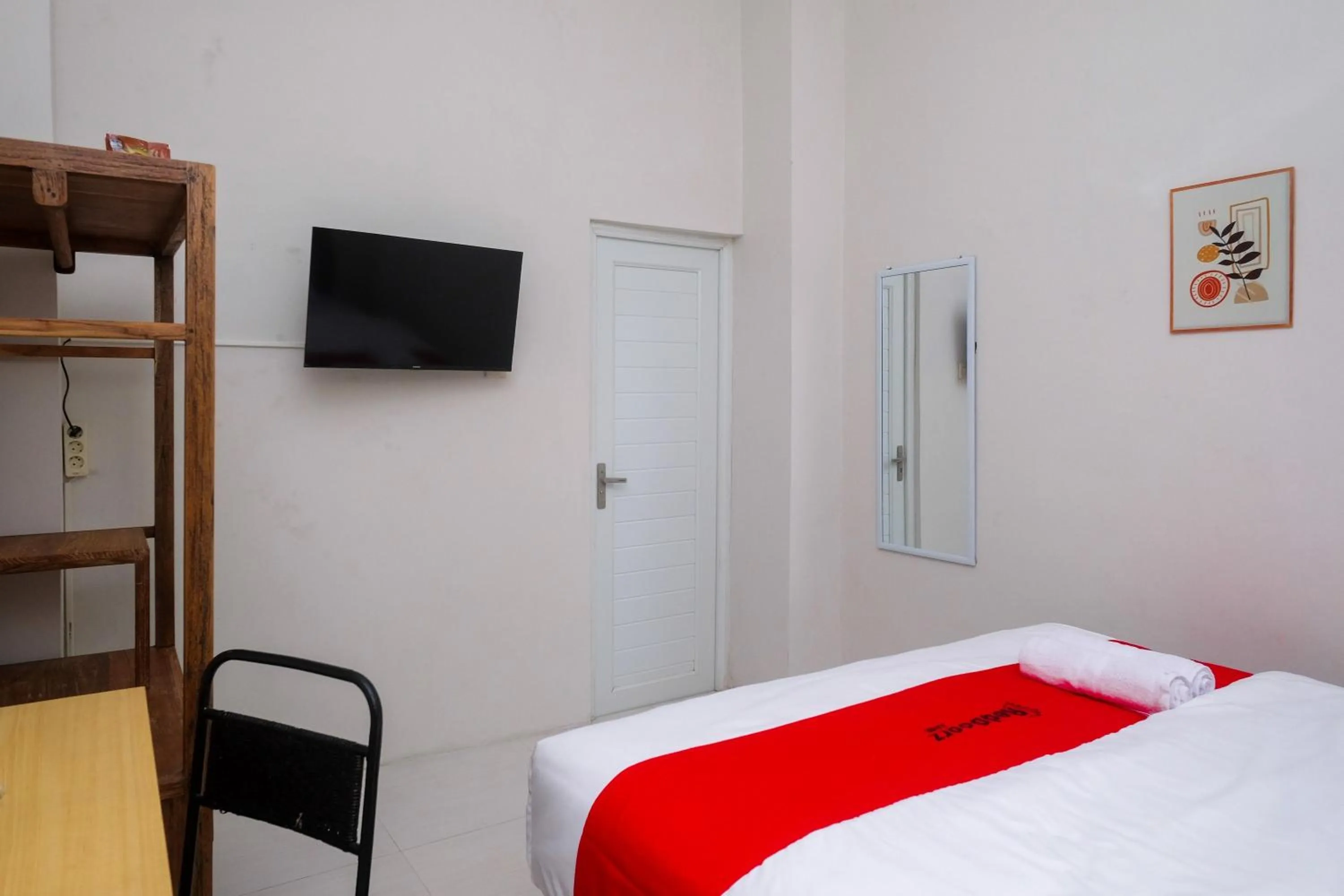 Bed in RedDoorz Syariah near Stasiun Klaten