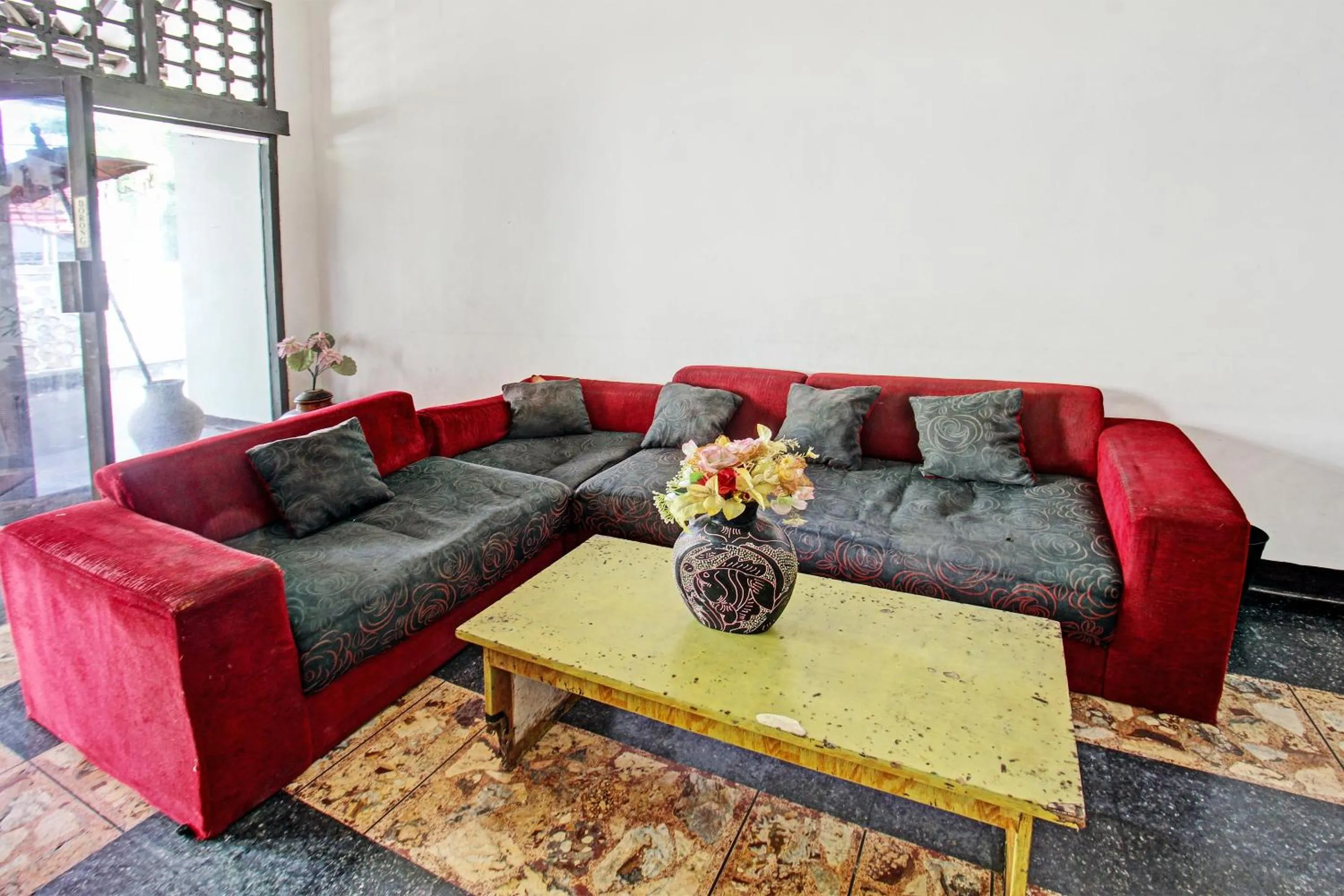 Lobby or reception in Hotel O Motel Langko