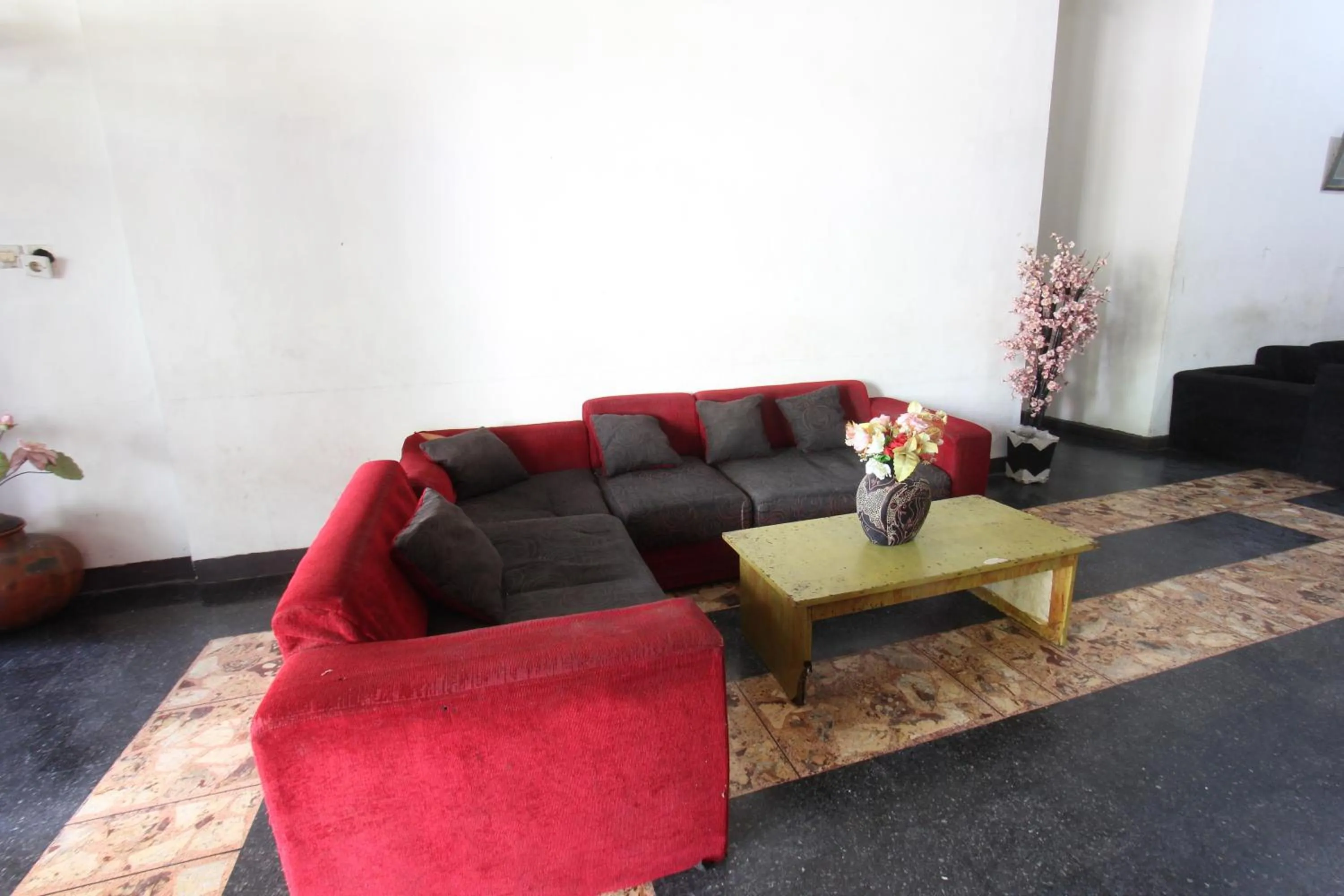 Lobby or reception in Hotel O Motel Langko