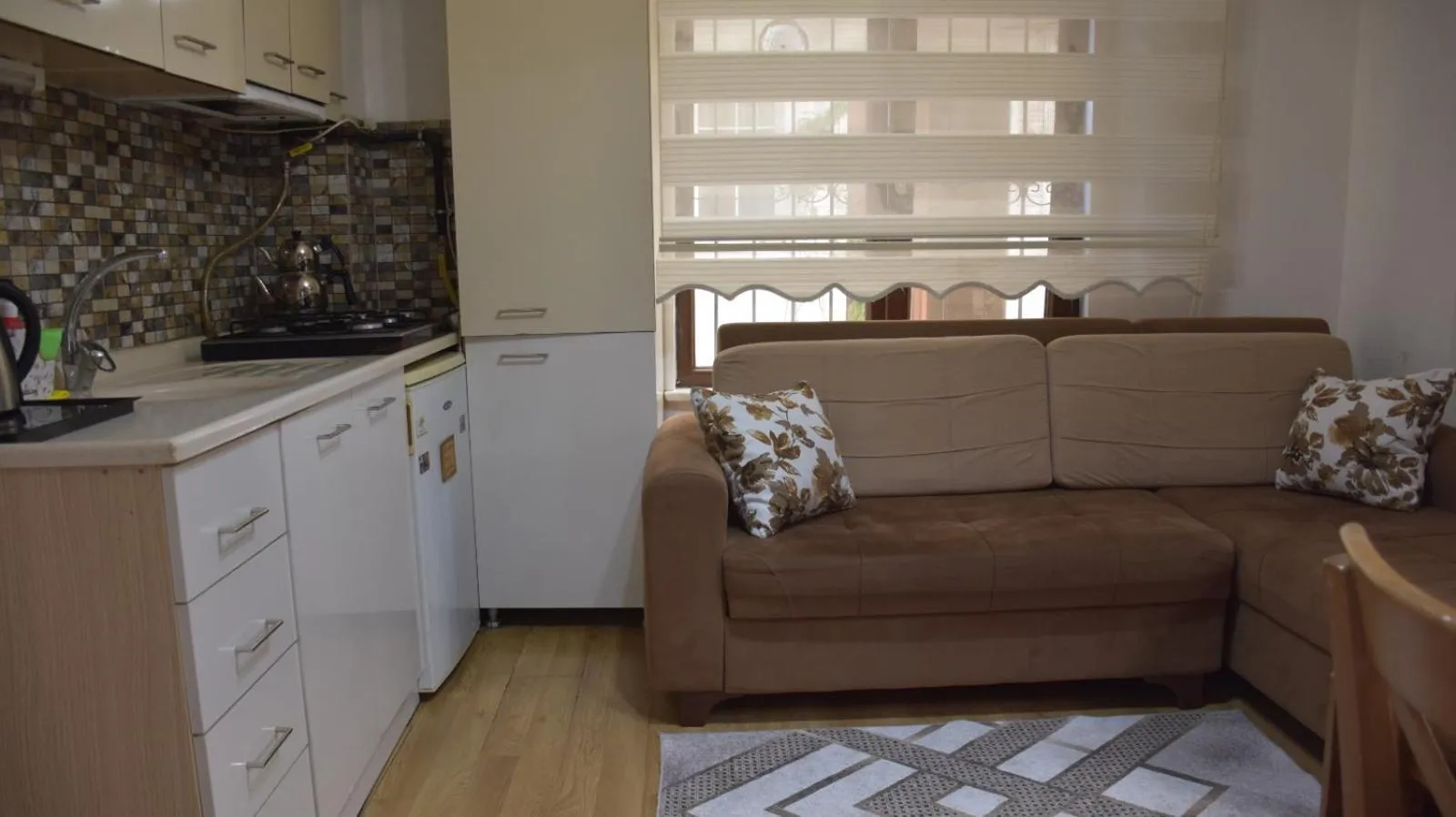 Kitchen or kitchenette in Araz Apart