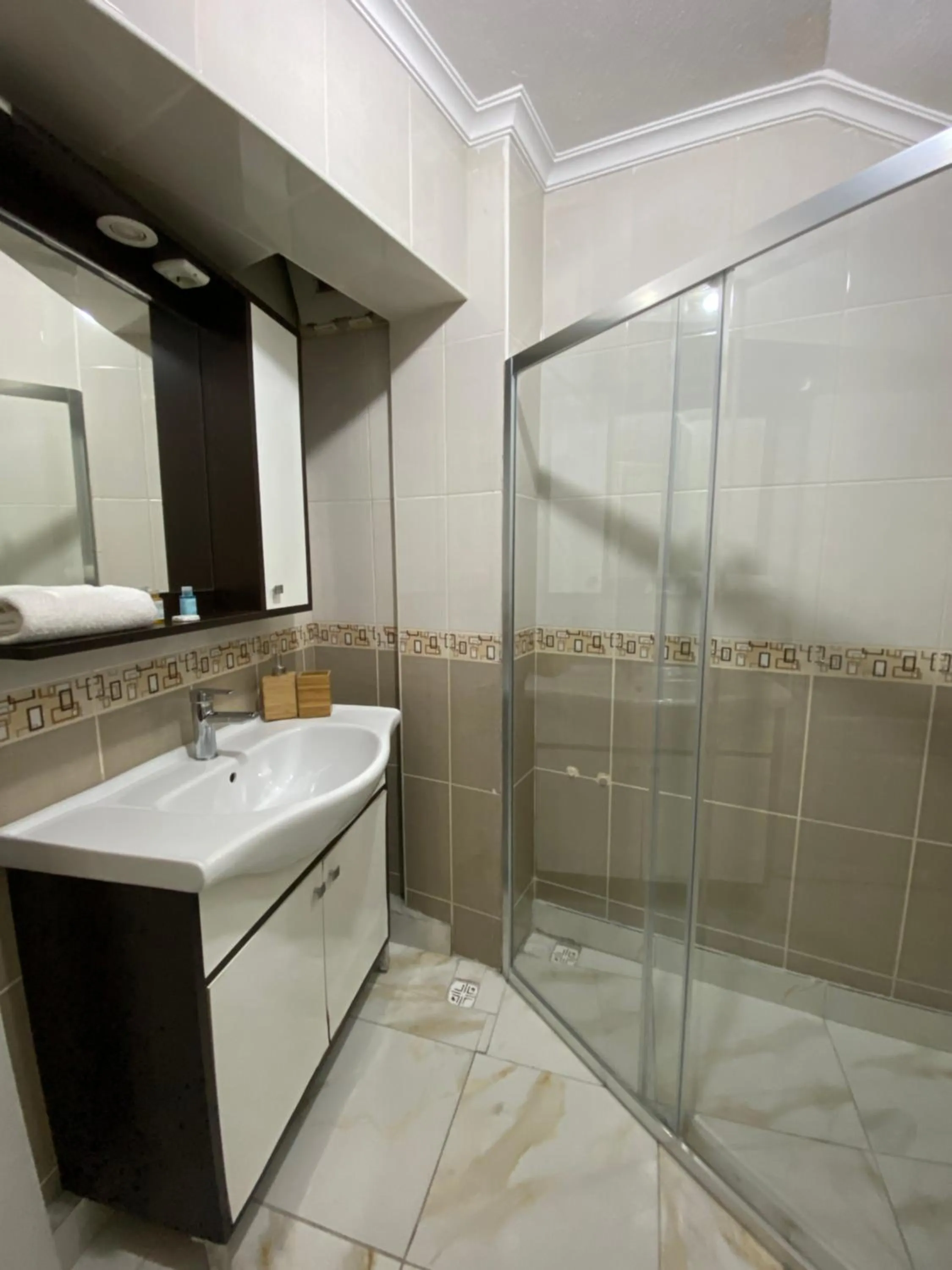 Shower in Araz Apart