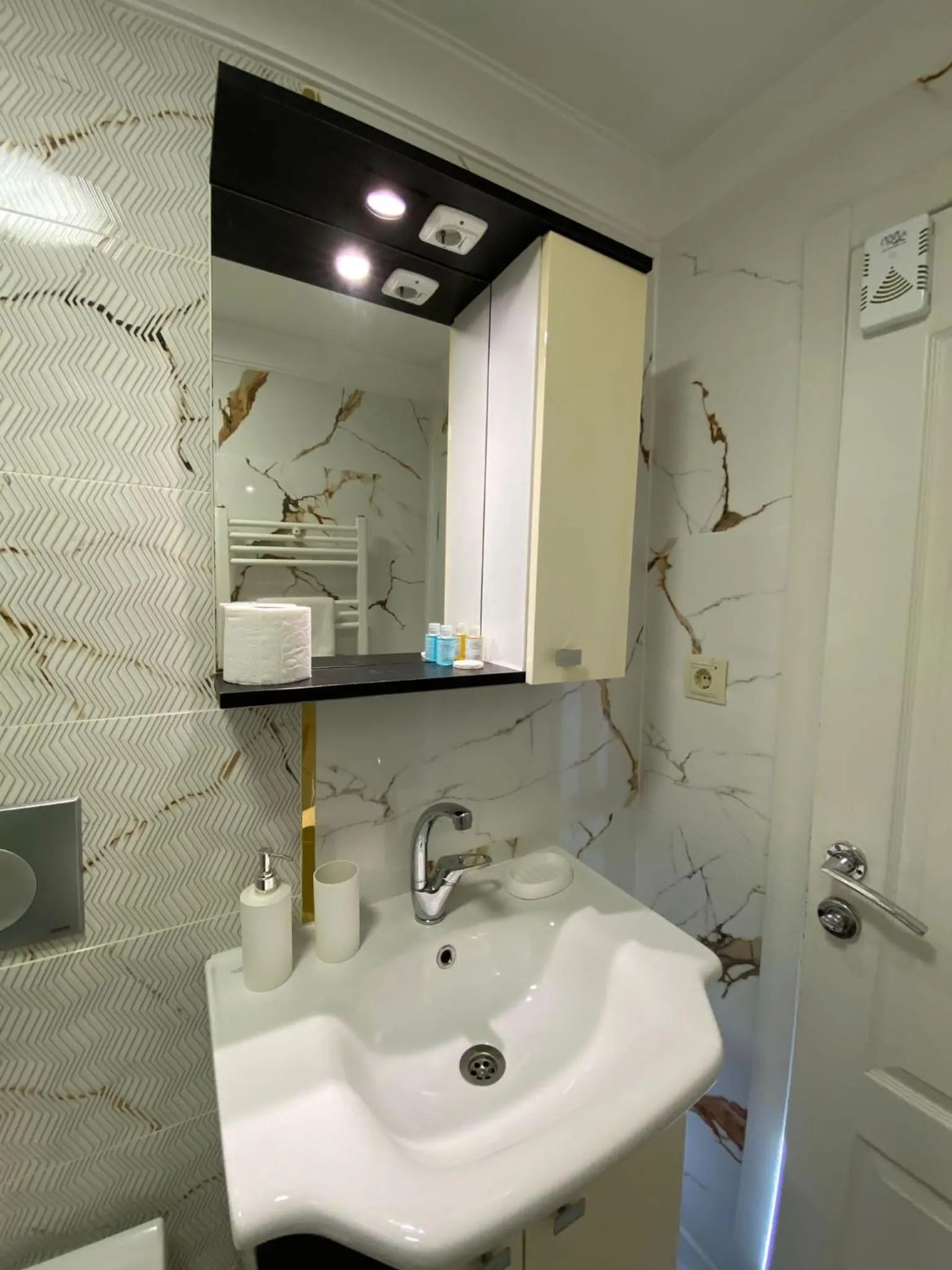 Shower in Araz Apart