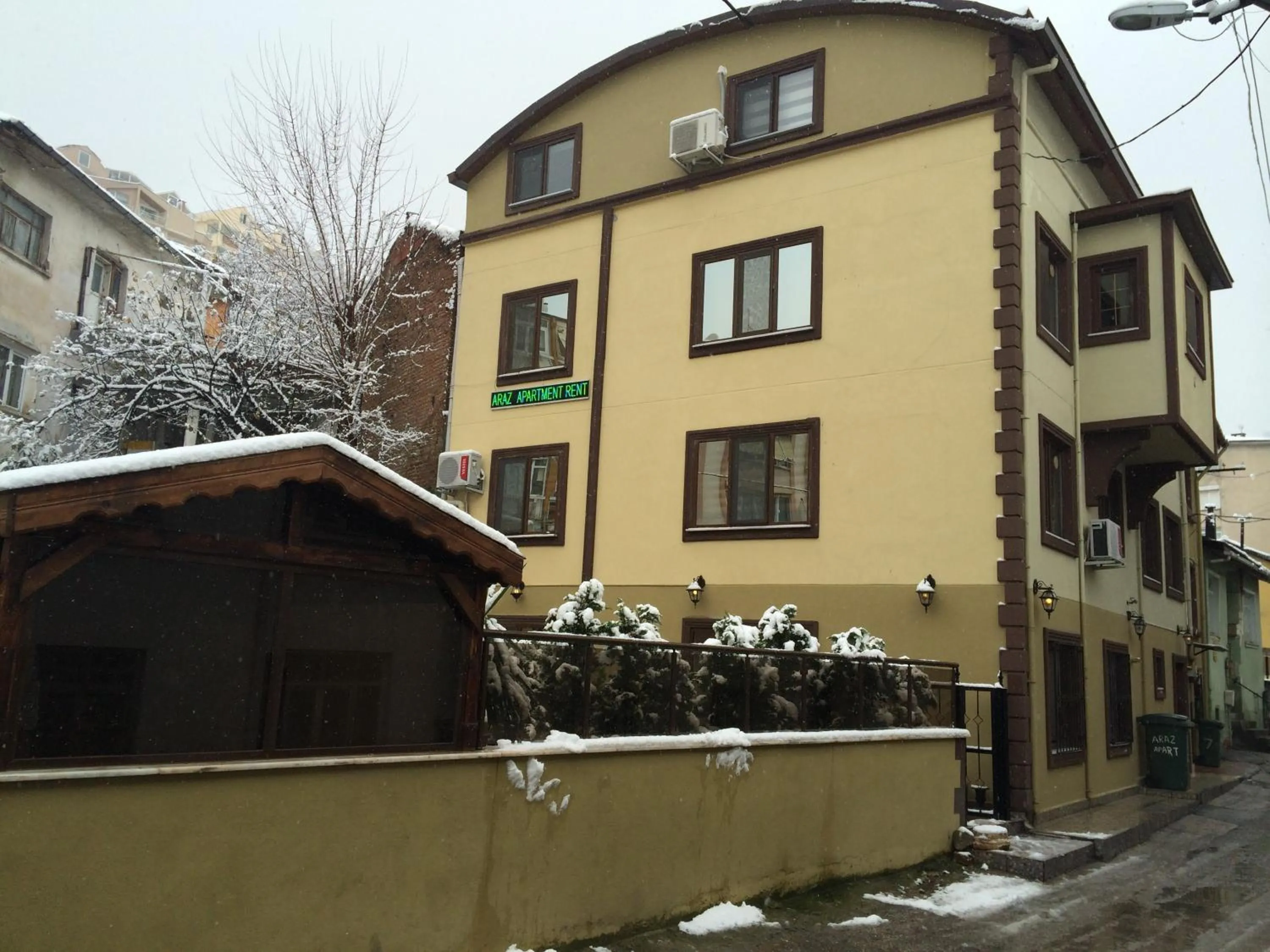 Facade/entrance in Araz Apart