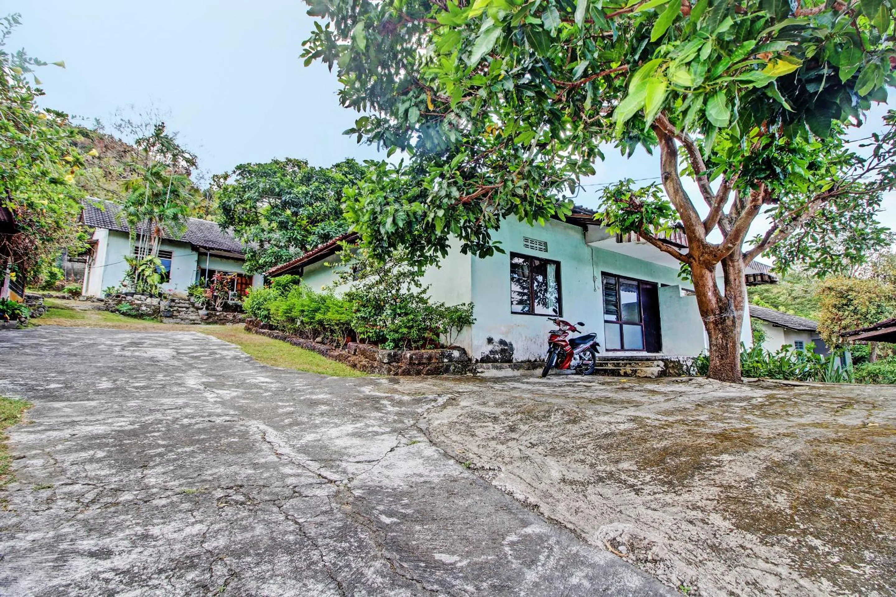 Facade/entrance in Hotel O Sendang Asri