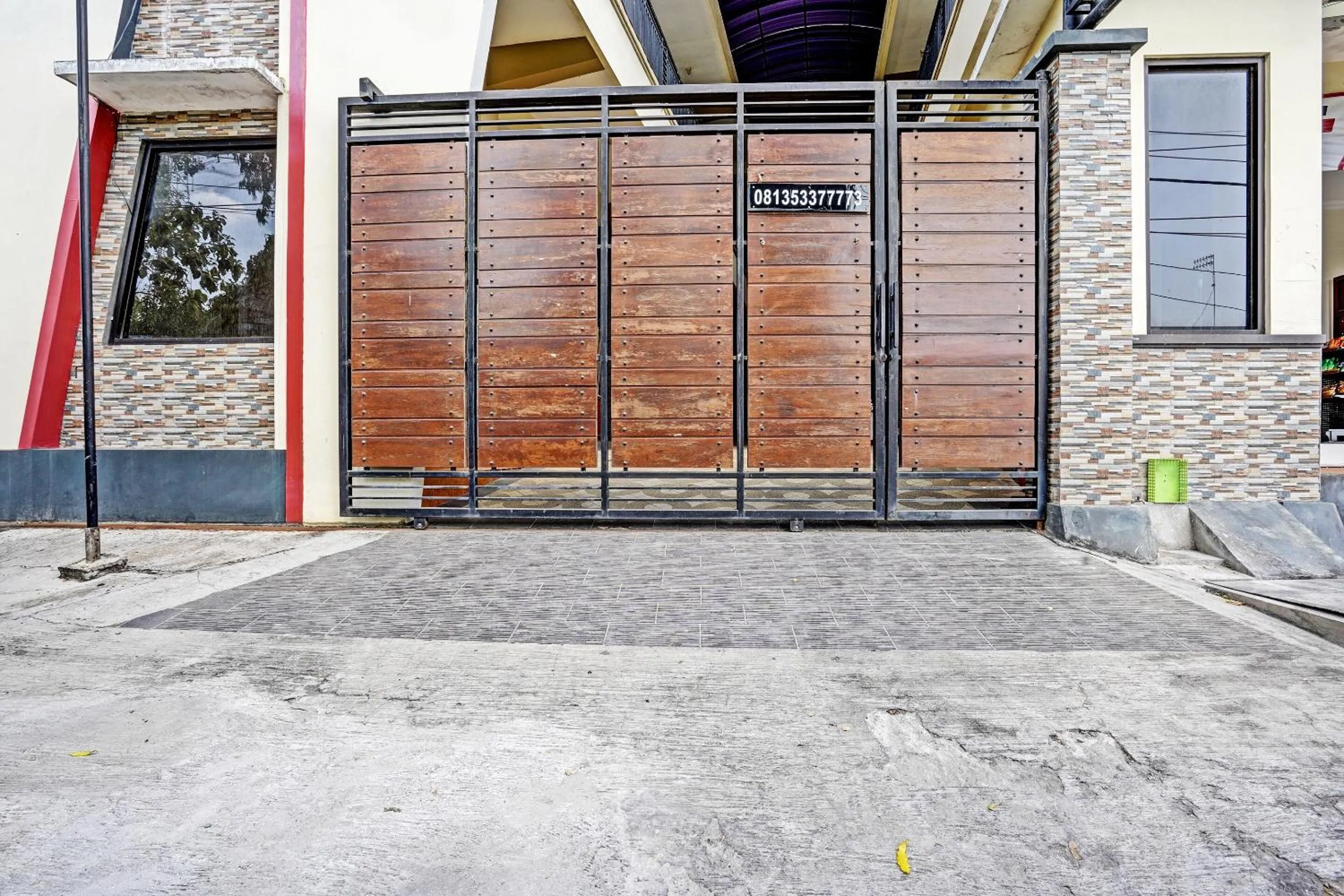 Facade/entrance in OYO Life 92773 Griya Trubus Syariah