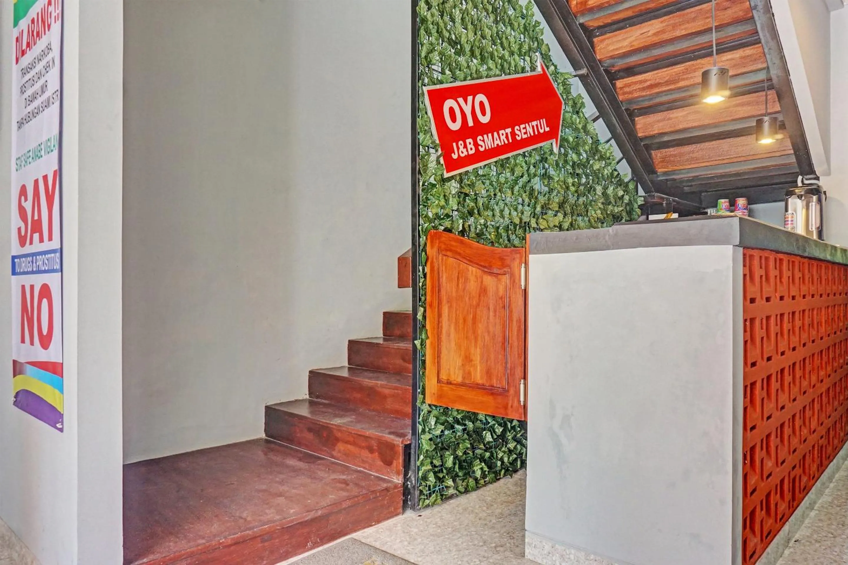 Lobby or reception in Capital O 92765 J&b Smart Sentul