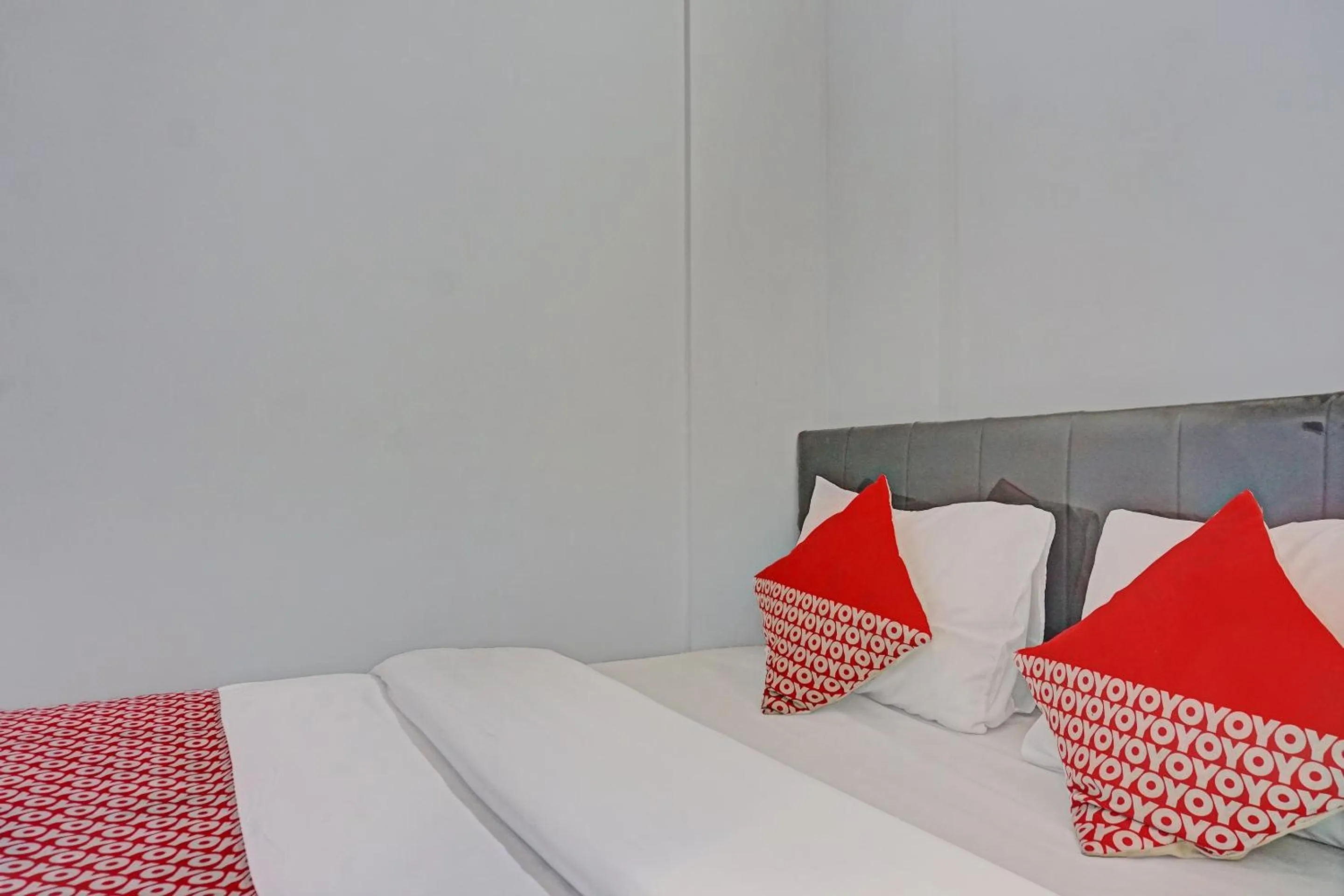 Bedroom, Bed in Capital O 92765 J&b Smart Sentul