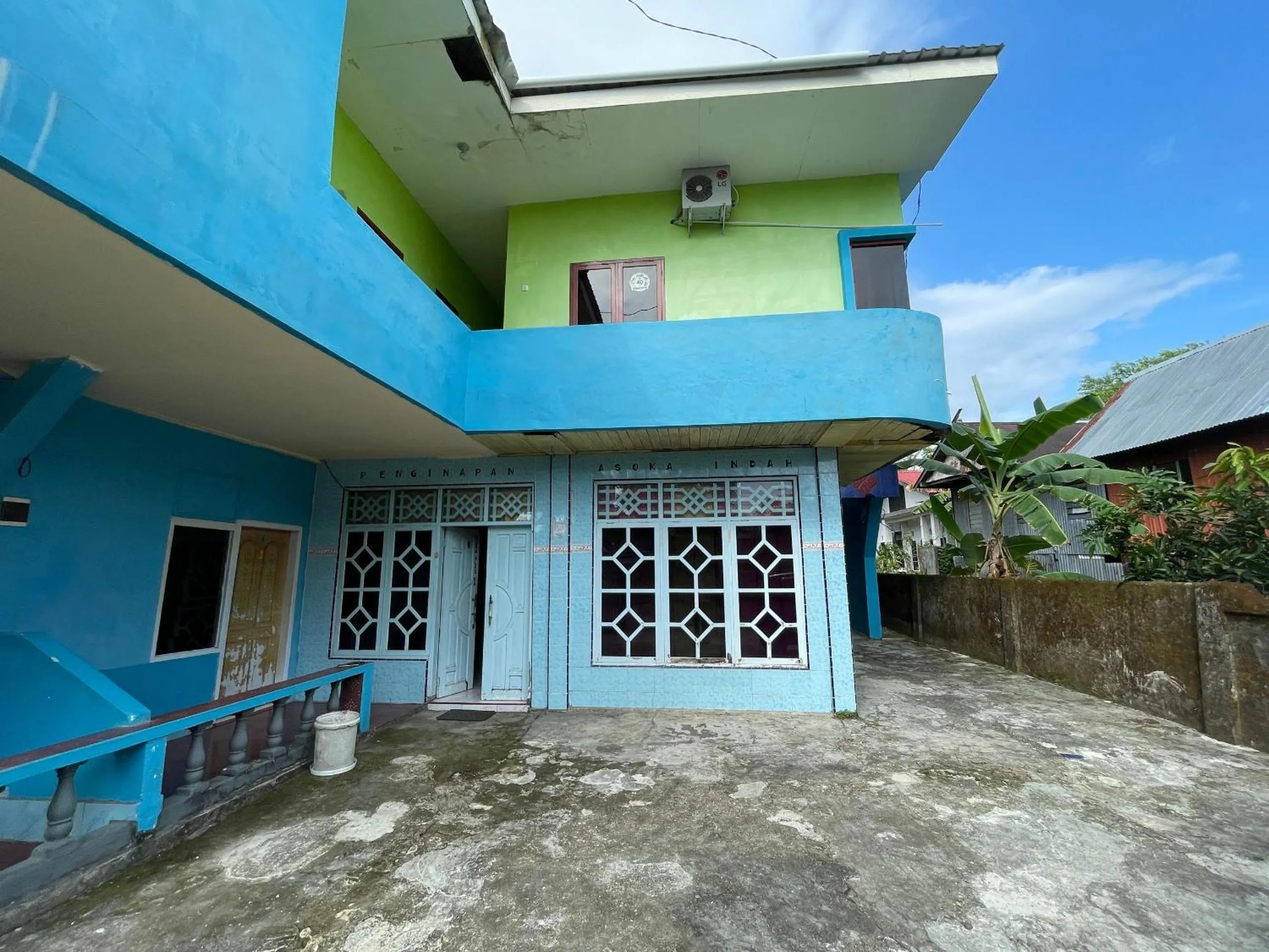 Facade/entrance in Hotel O Penginapan Asoka Indah Near PT. PLN (persero) Gardu Induk Barru
