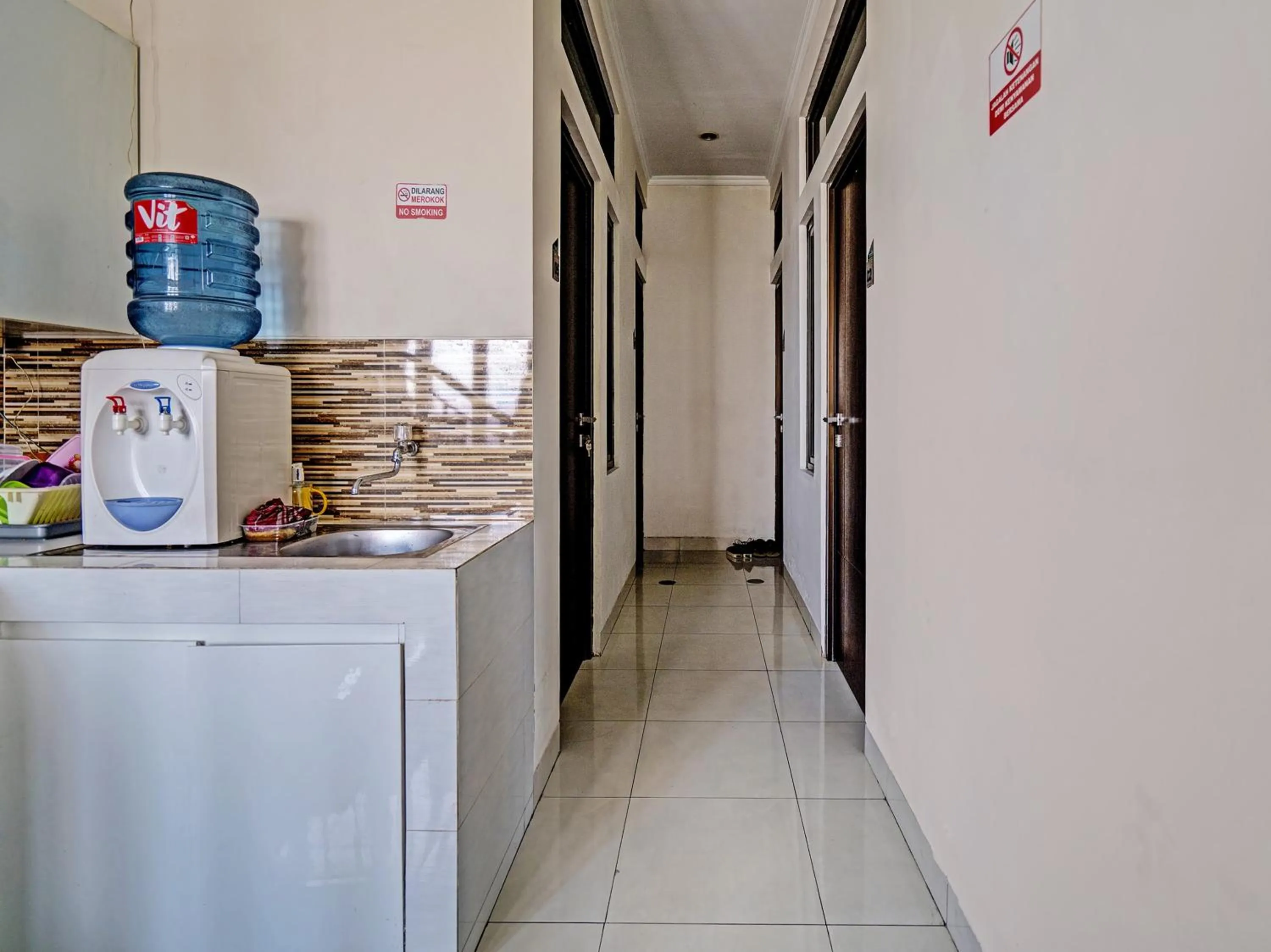 Kitchen or kitchenette in Hotel O Losmen Diah Syariah
