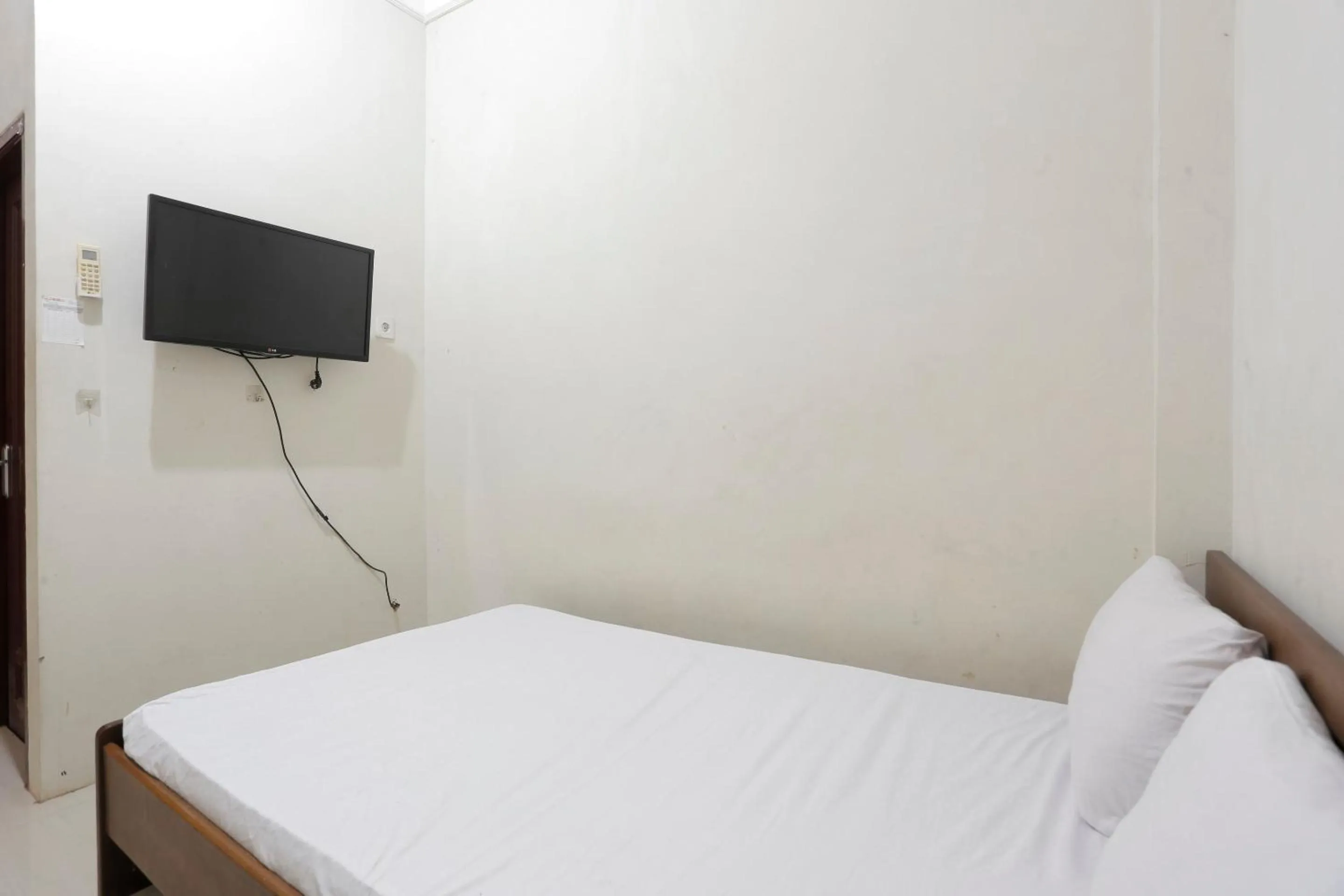 Bedroom, Bed in Hotel O Rumah Kost Kita Tarakan