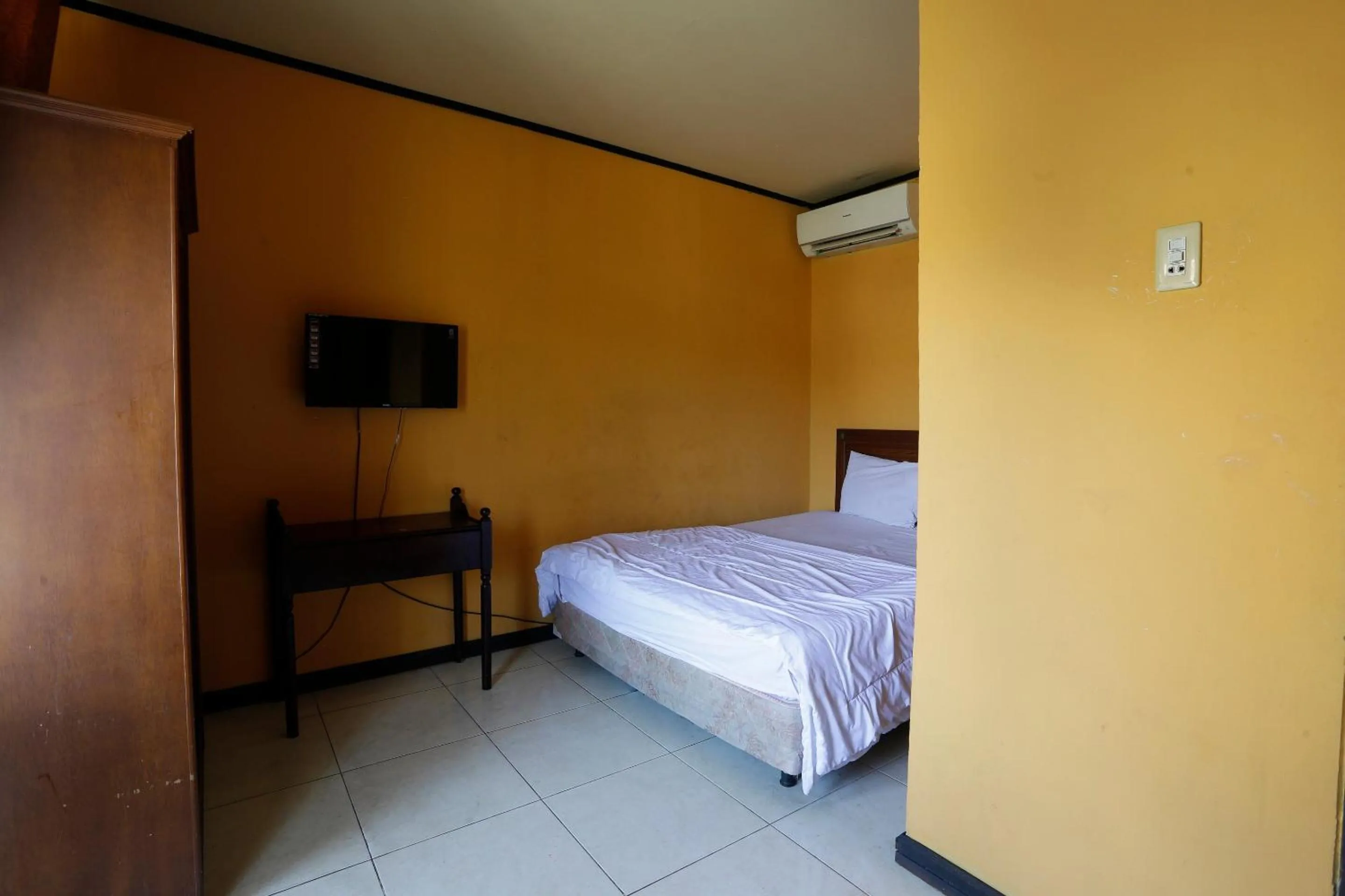 Bedroom, Bed in Hotel O Rumah Kost Kita Tarakan