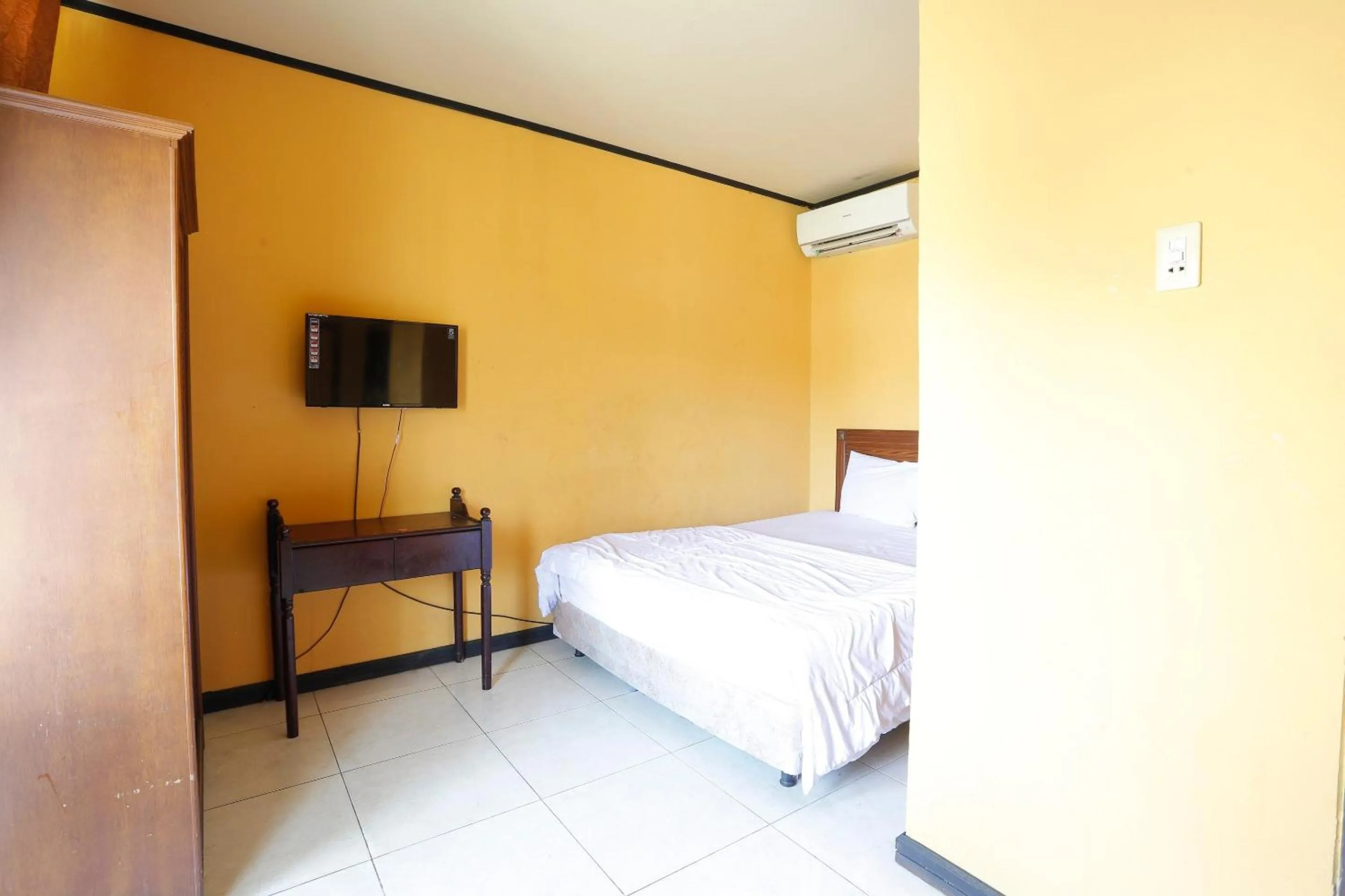 Bedroom, Bed in Hotel O Rumah Kost Kita Tarakan