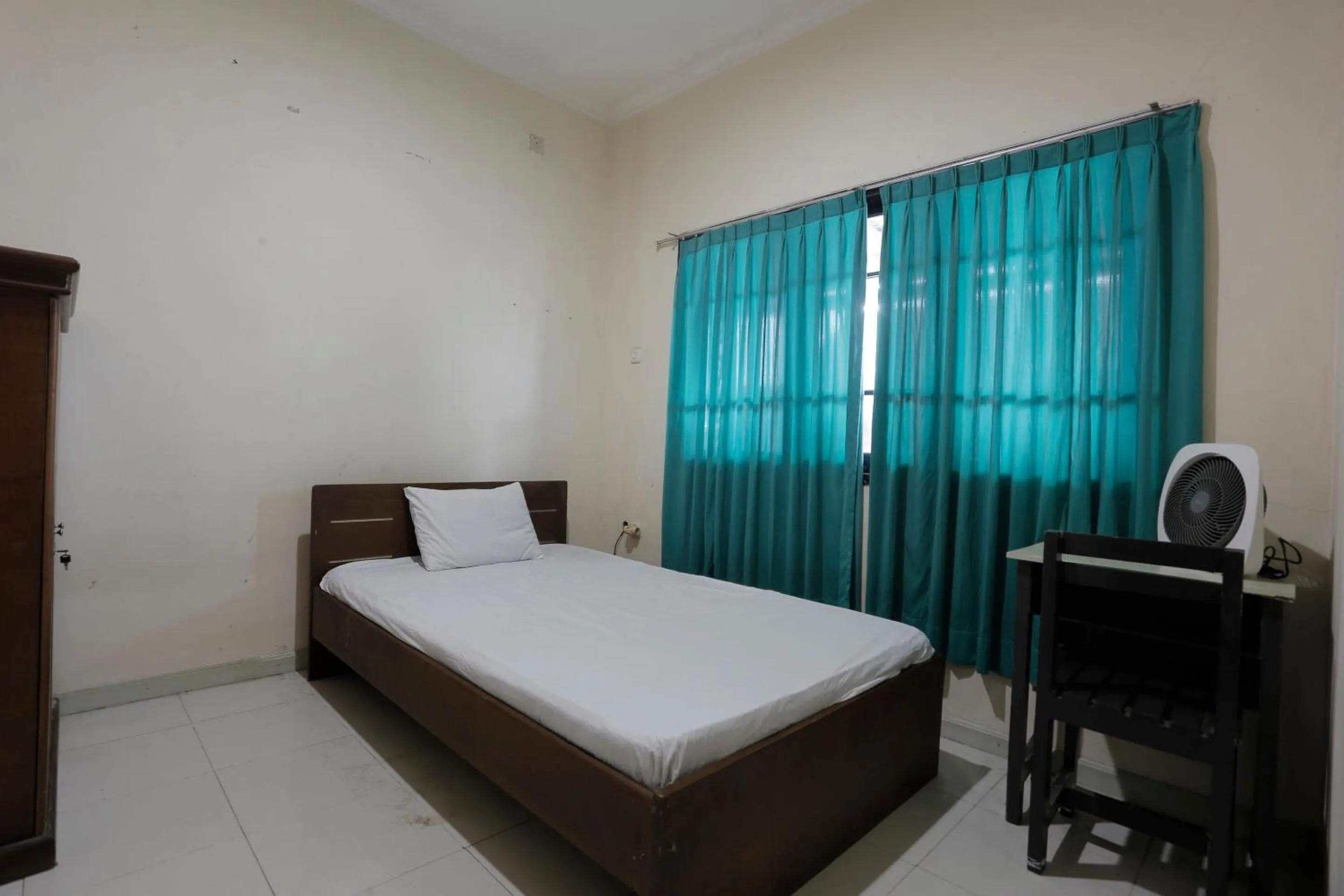 Bedroom, Bed in Hotel O Rumah Kost Kita Tarakan