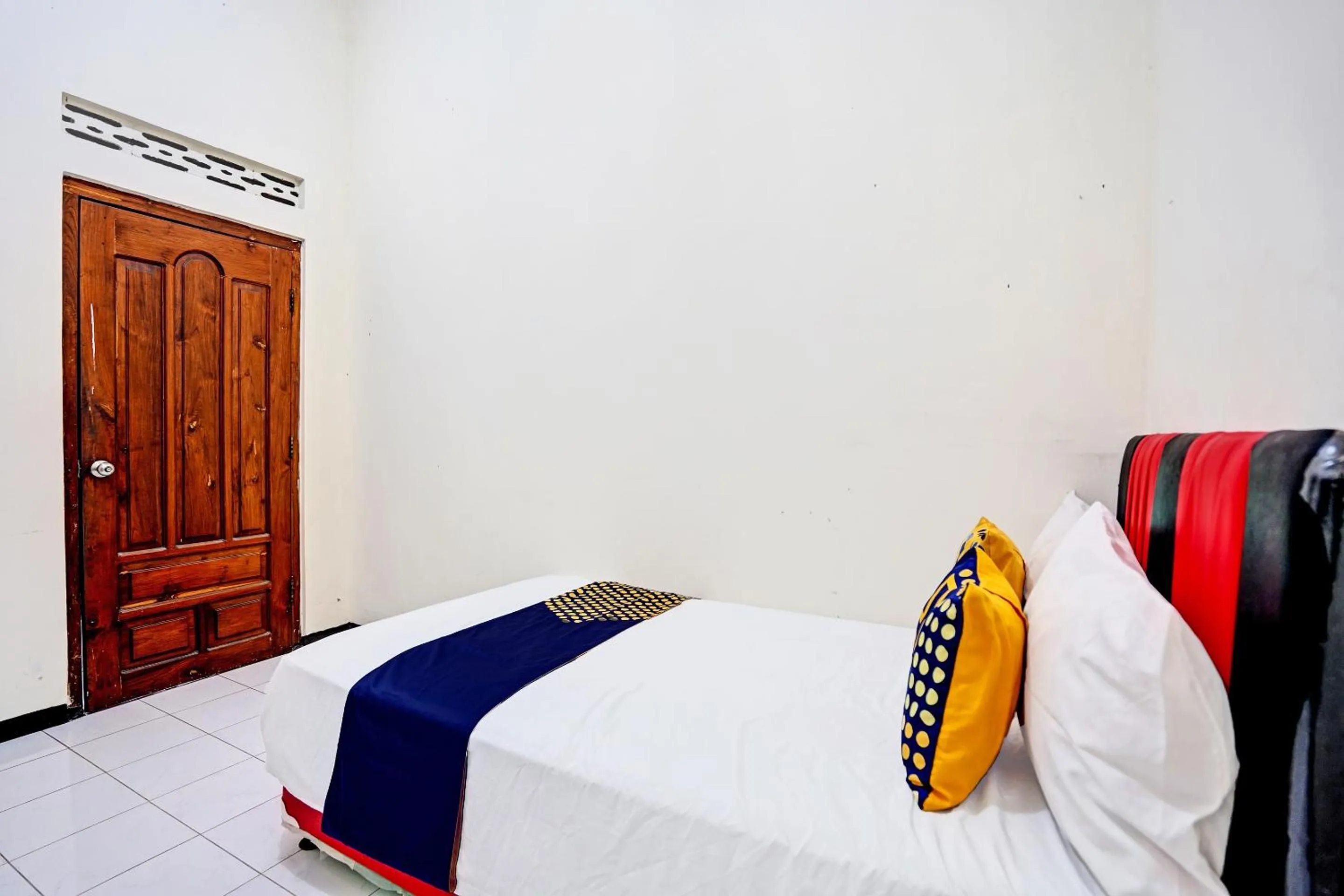 Bedroom, Bed in OYO Life 92785 Wisma Trubus Syariah