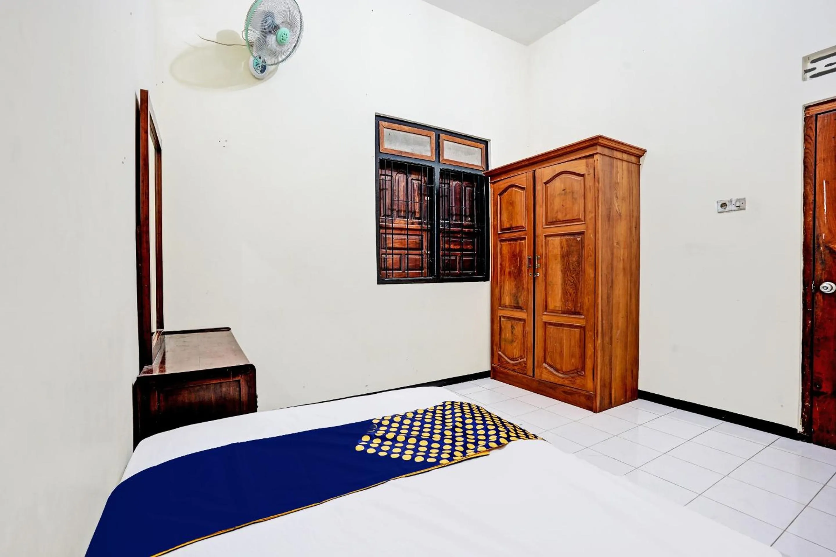 Bedroom, Bed in OYO Life 92785 Wisma Trubus Syariah