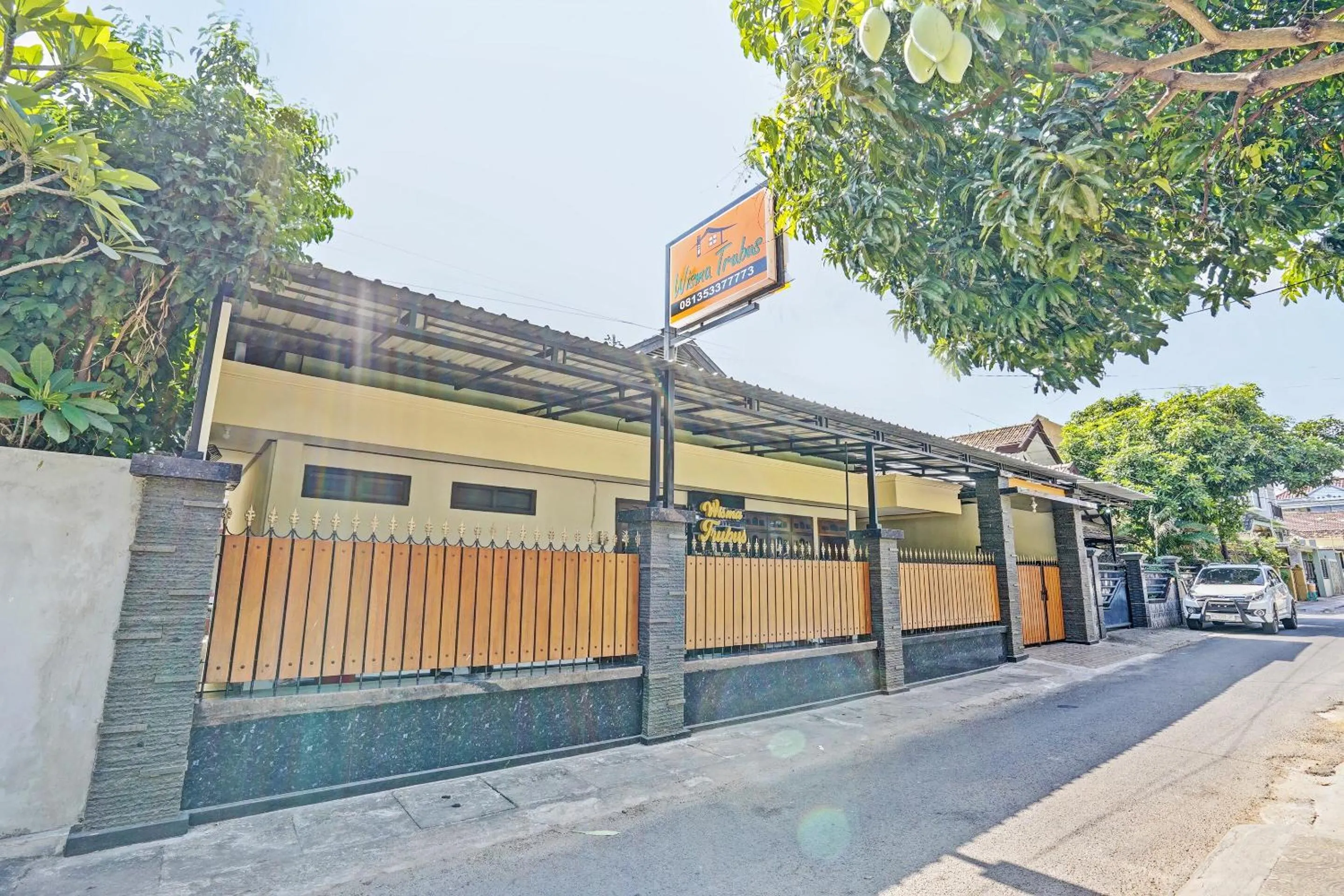 Facade/entrance in OYO Life 92785 Wisma Trubus Syariah