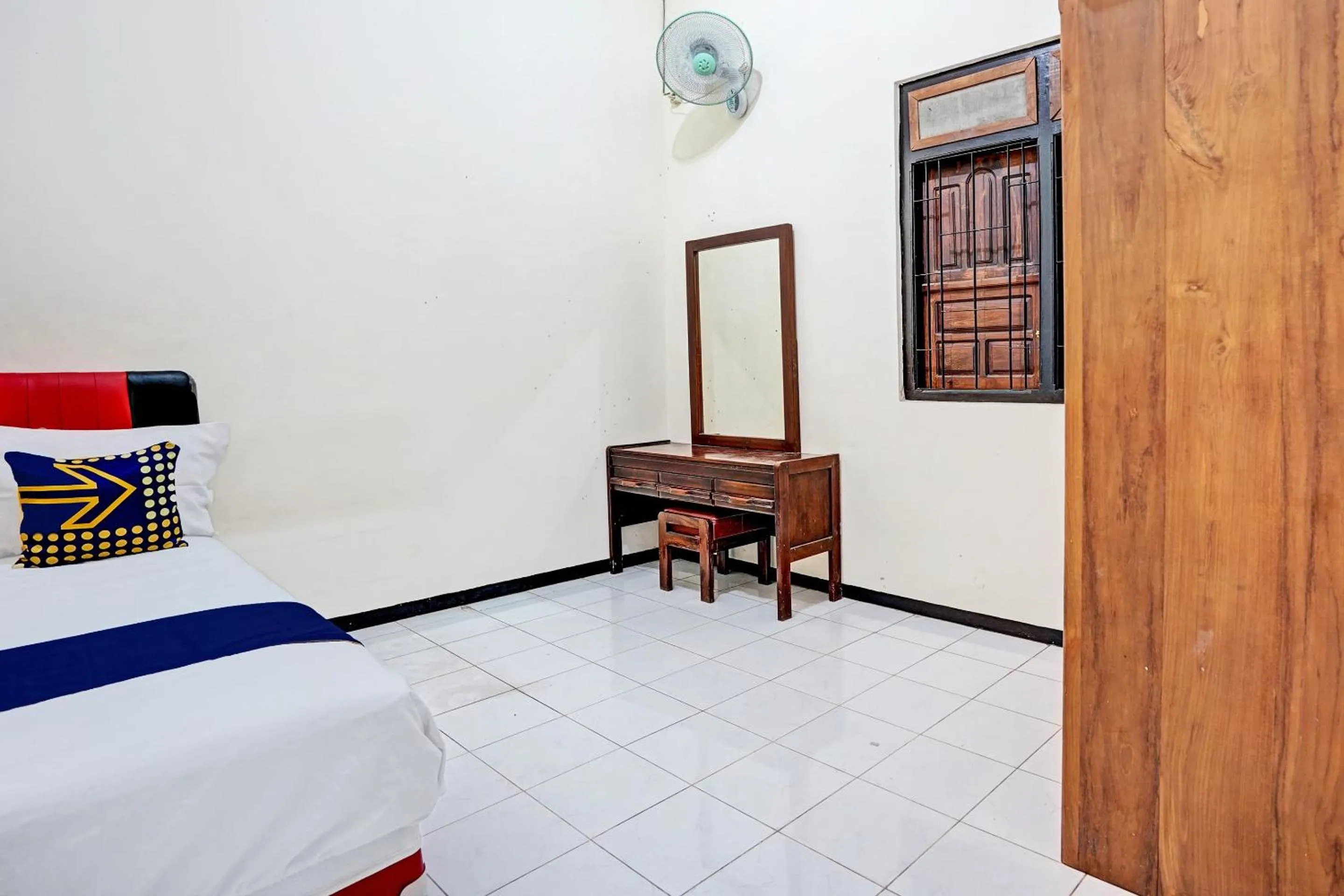 Bedroom, Bed in OYO Life 92785 Wisma Trubus Syariah